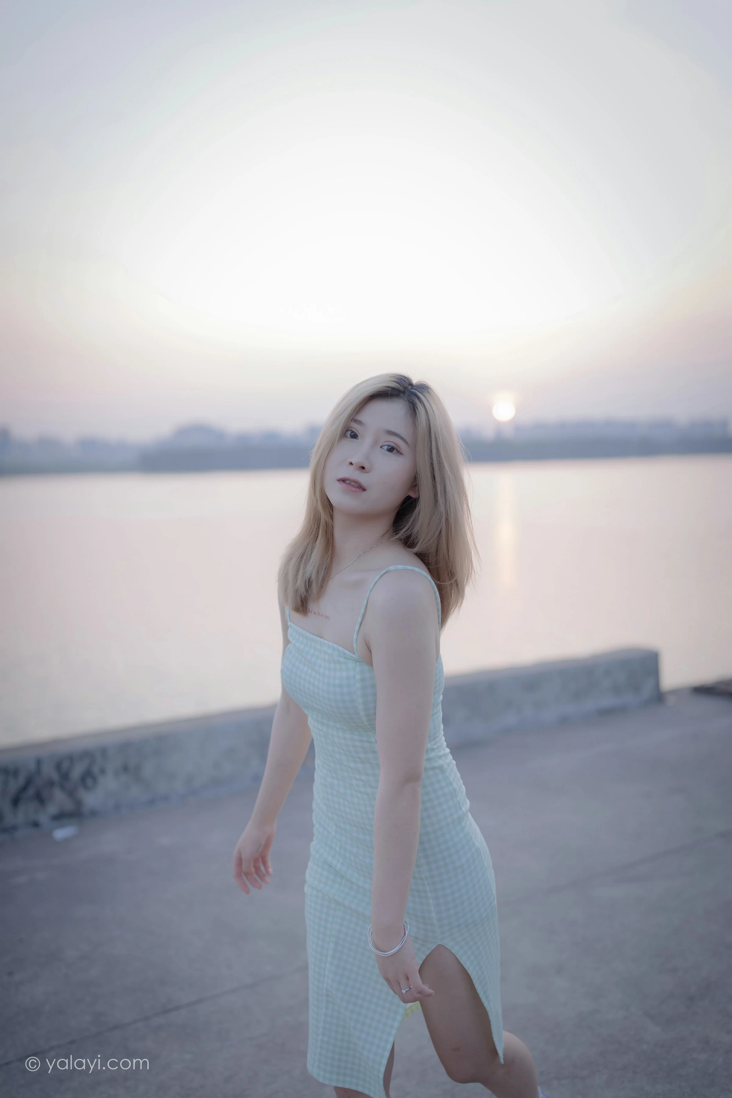 [YALAYI雅拉伊]NO.712 《风继续吹》 梦涵 紧身吊带连衣裙休闲写真第13张