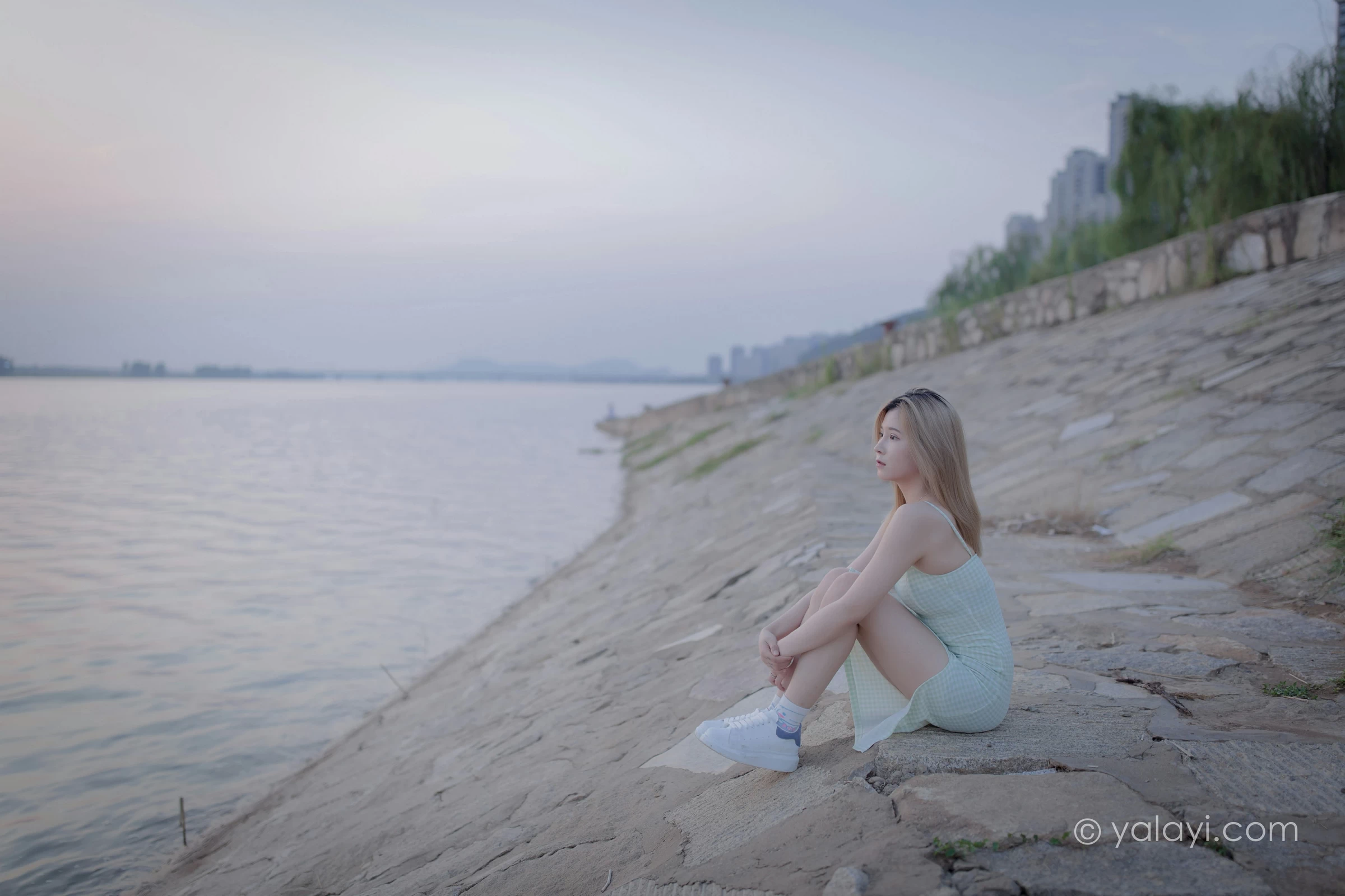 [YALAYI雅拉伊]NO.712 《风继续吹》 梦涵 紧身吊带连衣裙休闲写真第15张