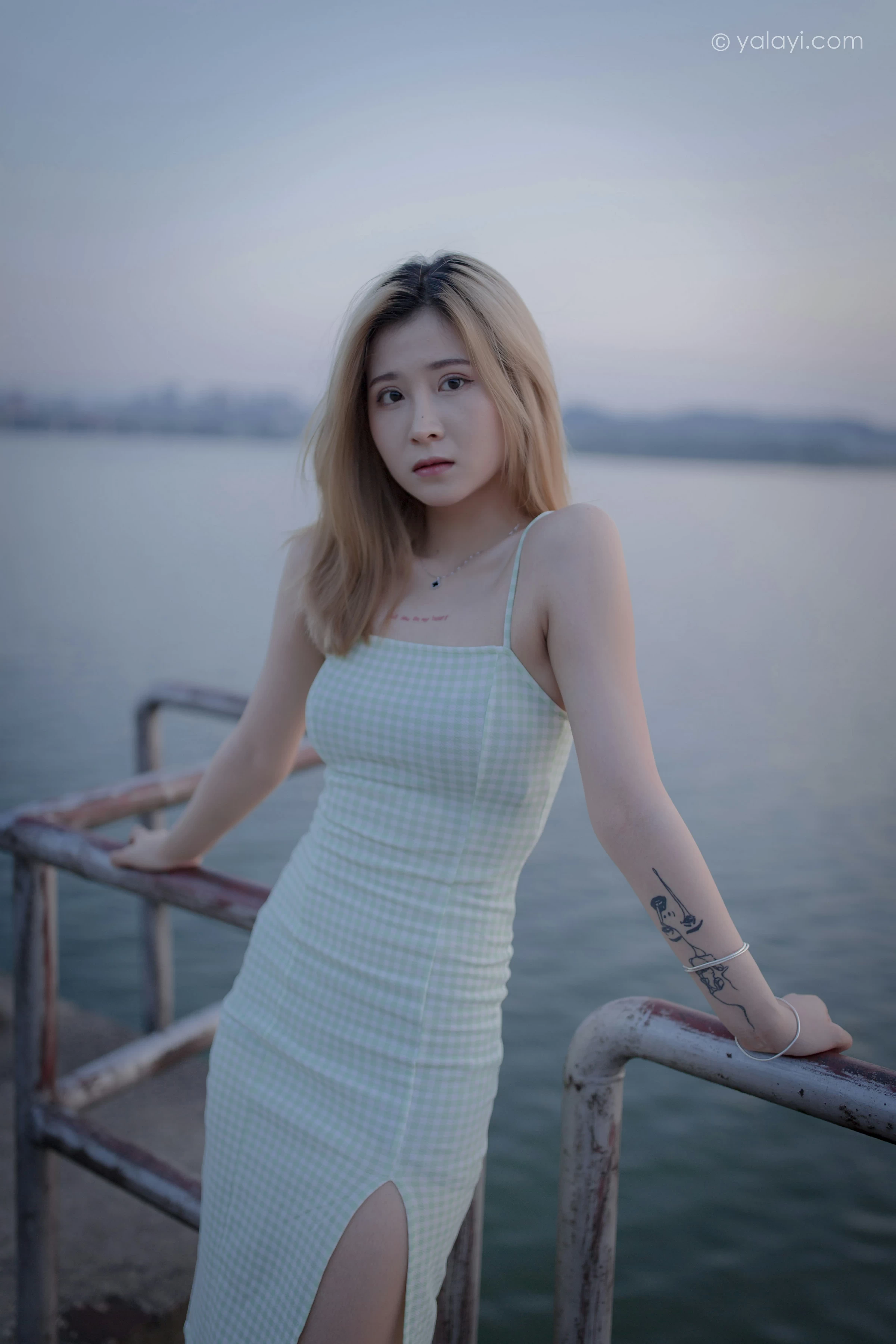 [YALAYI雅拉伊]NO.712 《风继续吹》 梦涵 紧身吊带连衣裙休闲写真第17张