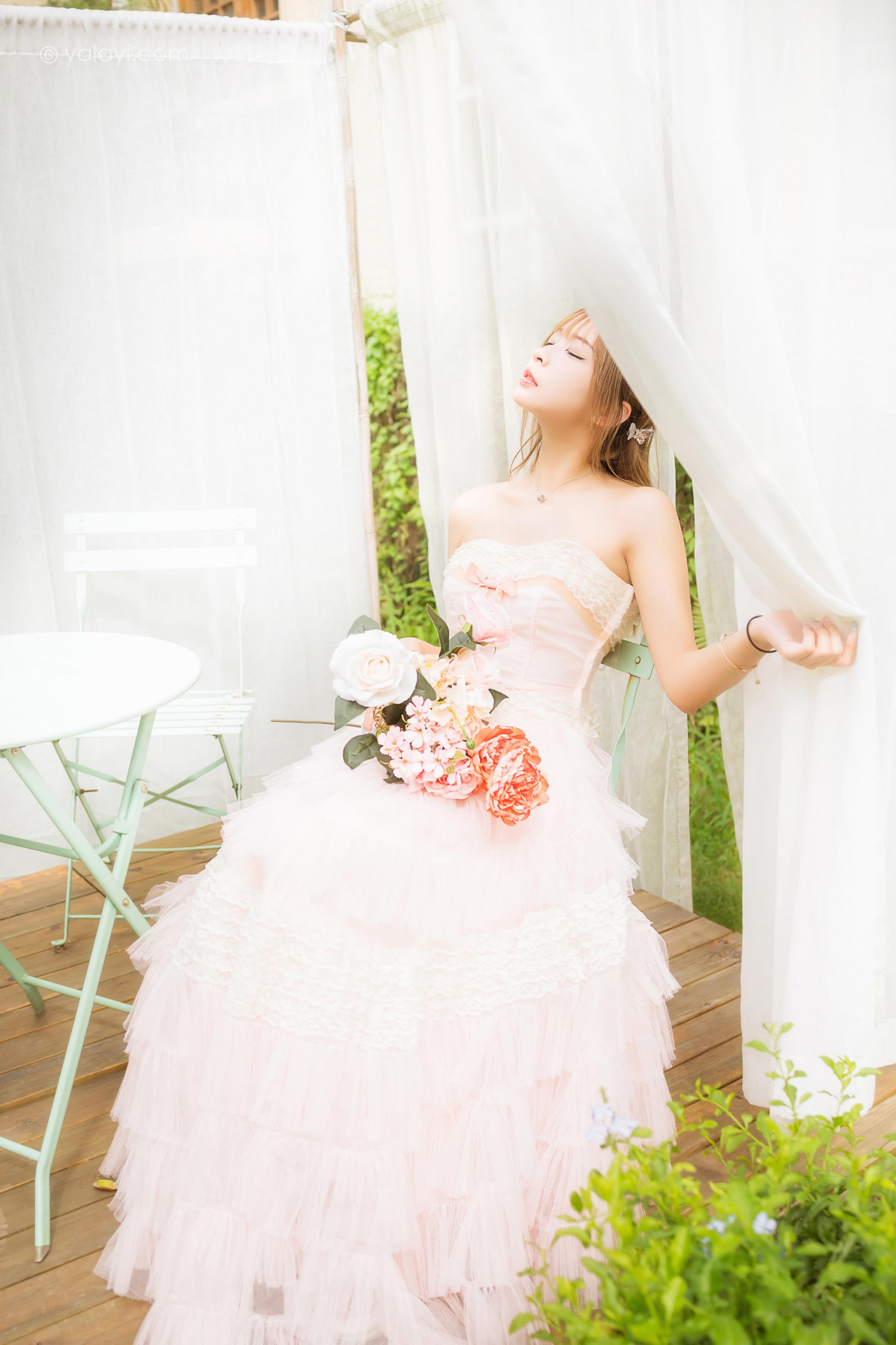 [YALAYI雅拉伊]2022.08.22 佳人 阿禾 粉色抹胸蕾丝加衣裙性感写真集第13张