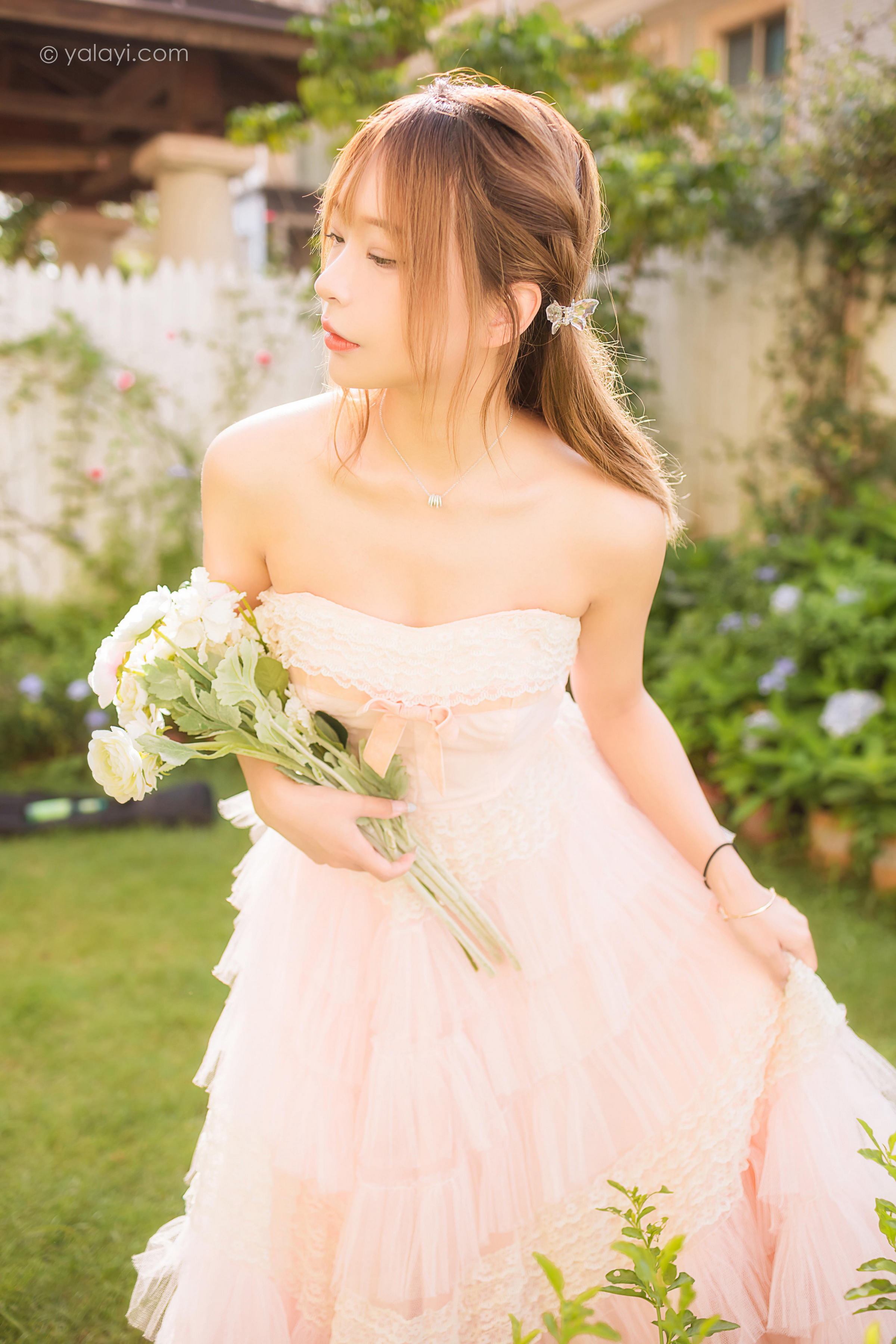 [YALAYI雅拉伊]2022.08.22 佳人 阿禾 粉色抹胸蕾丝加衣裙性感写真集第8张