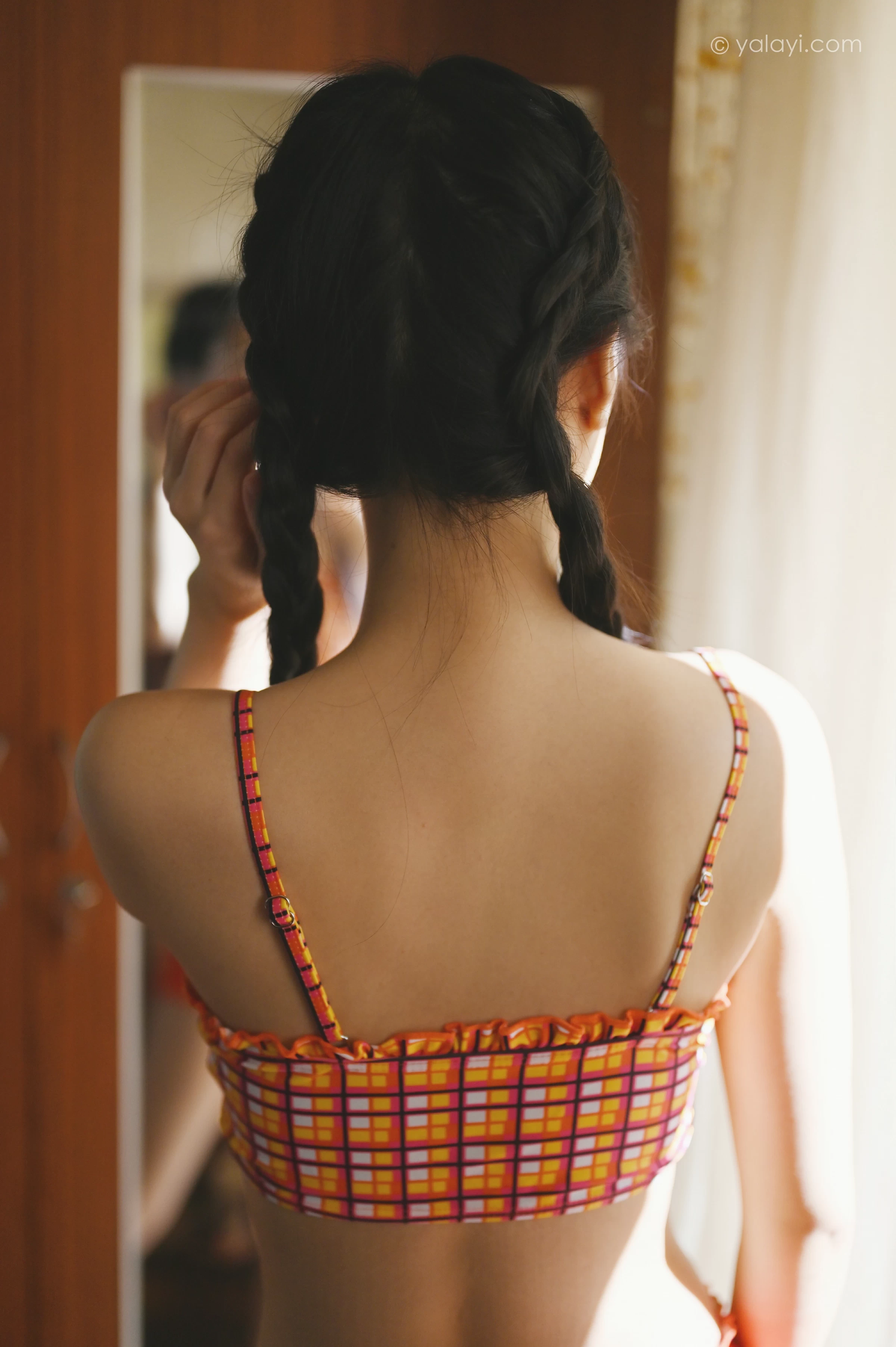 [YALAYI雅拉伊]NO.737 《独处》 方岚 红色格子内衣加短裙性感私房写真集第5张