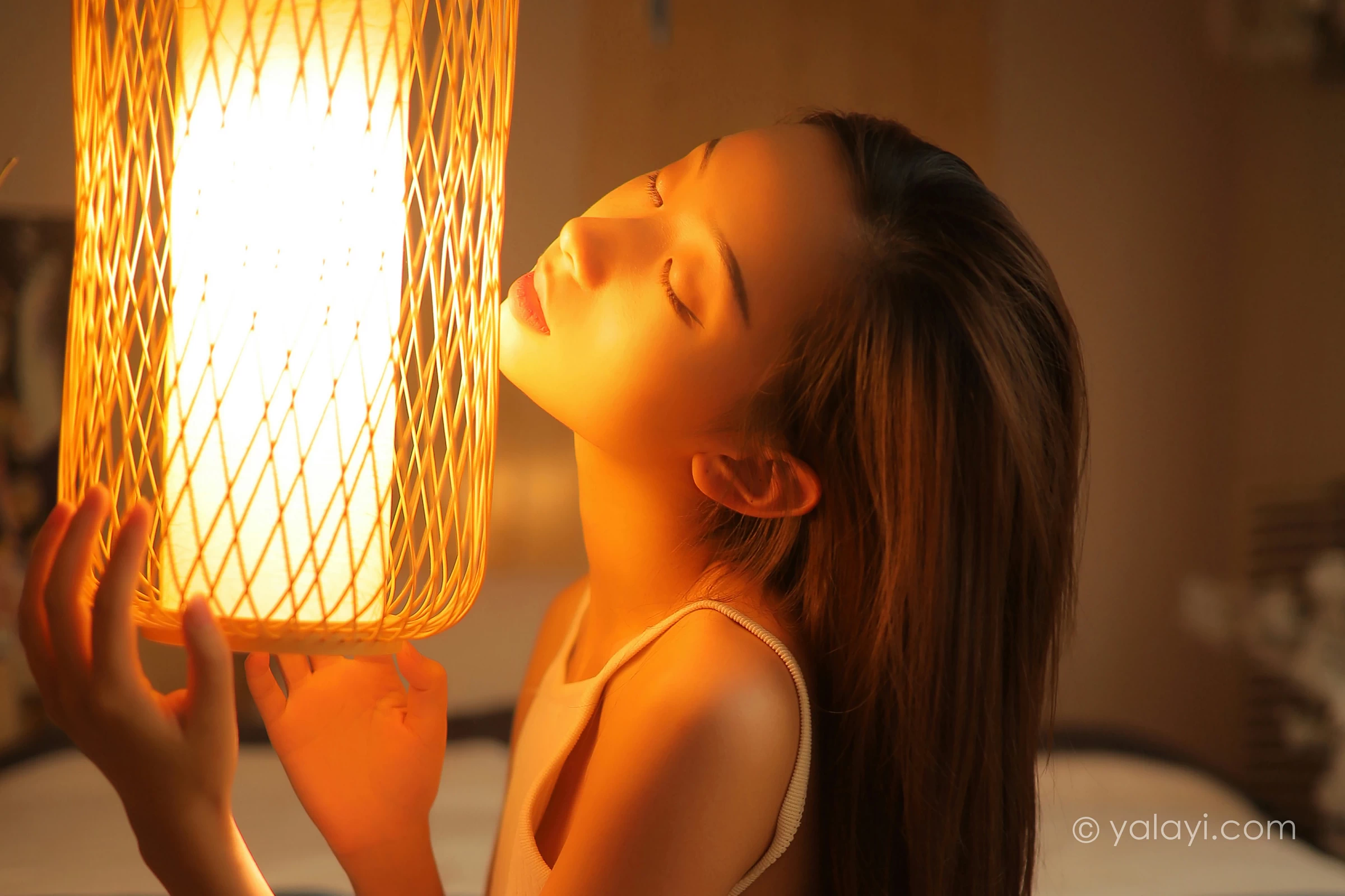 [YALAYI雅拉伊]NO.738 《无眠身懒》 晓琪 白色衬衫加蕾丝镂空内衣性感私房写真集第12张