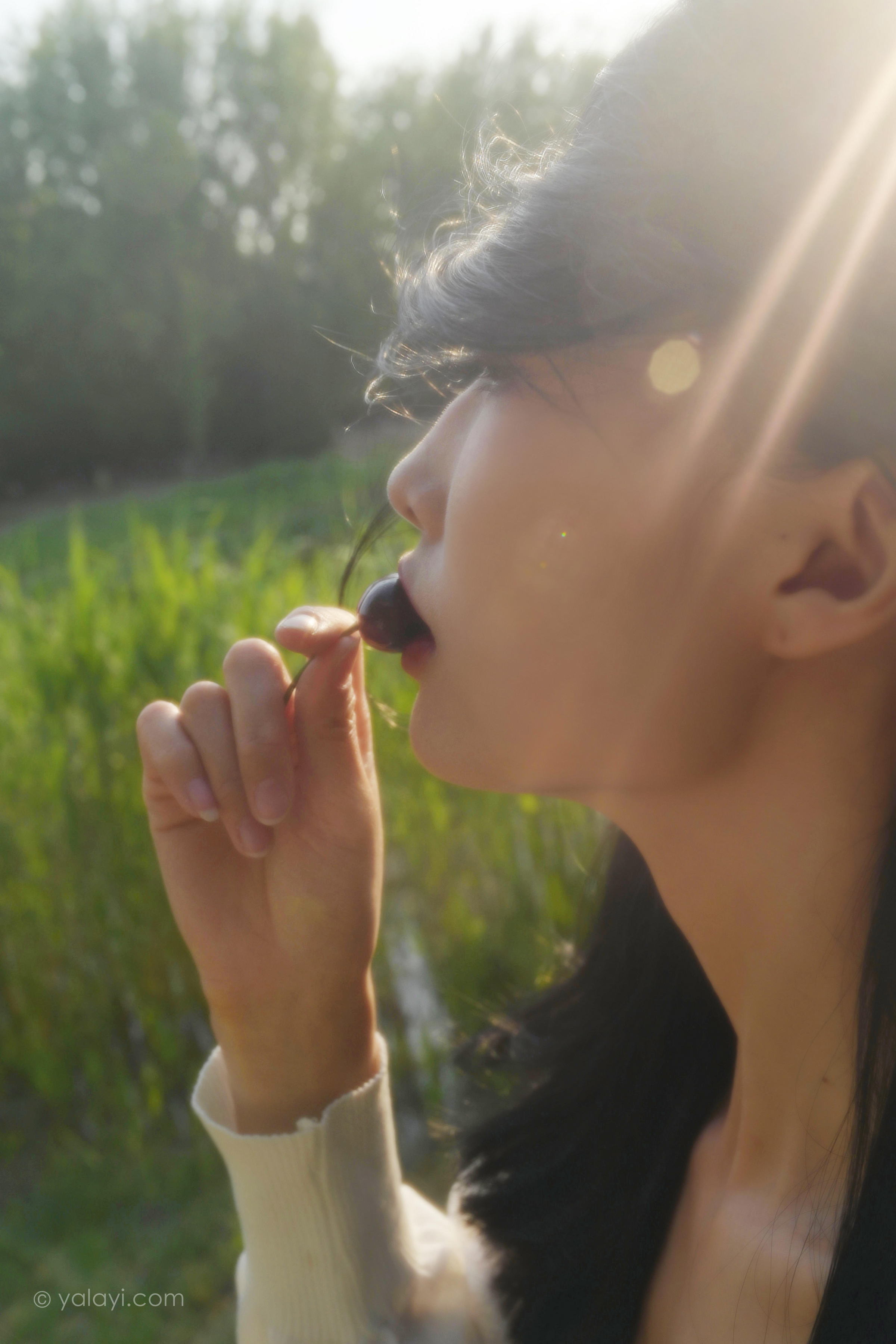 [YALAYI雅拉伊]2022.08.26 梦回 佳佳 白色透视小外套加吊带连衣裙清纯写真集第8张