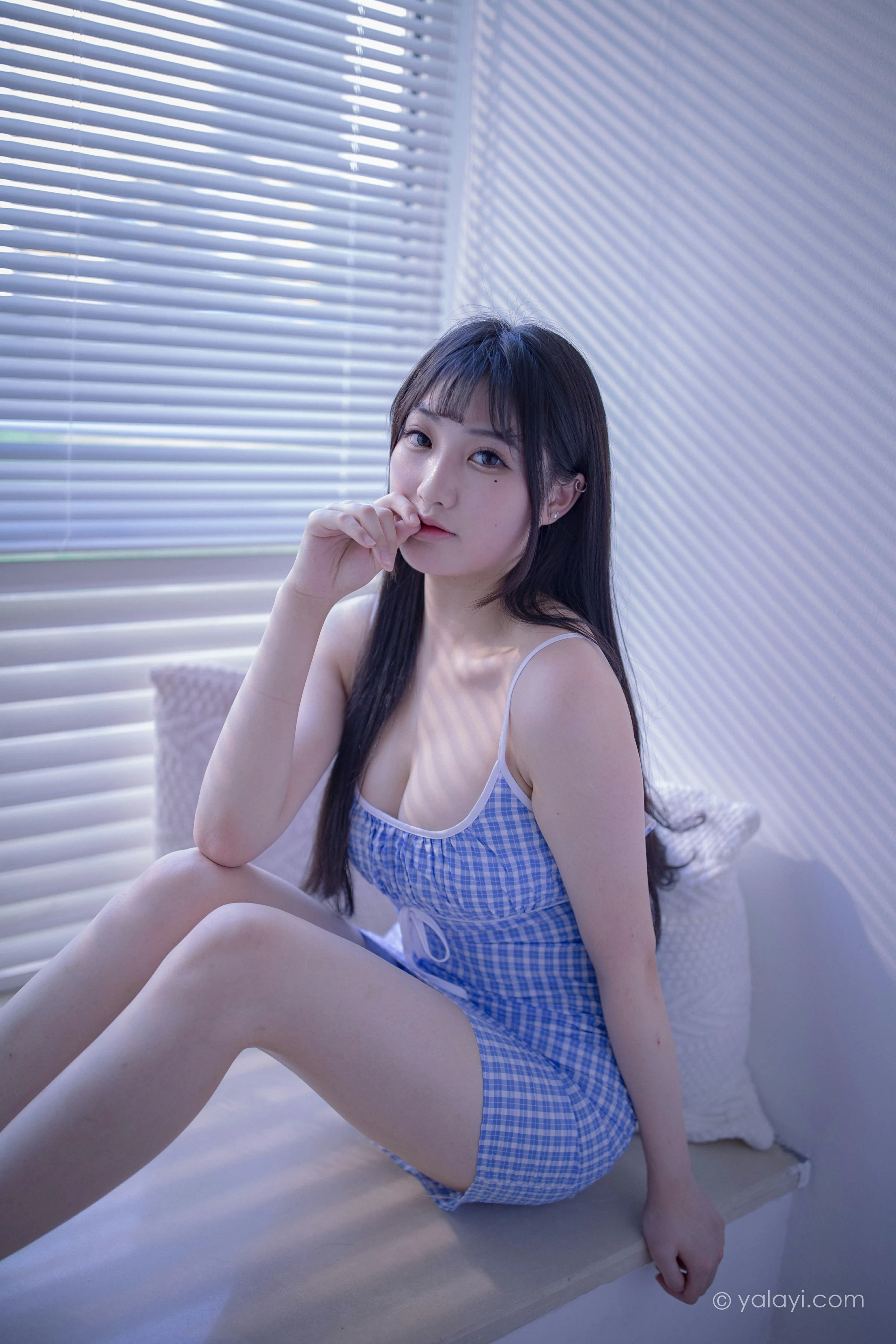 [YALAYI雅拉伊]NO.687 《蓝》 瓶儿 蓝色紧身吊带连衣裙性感私房写真集第1张