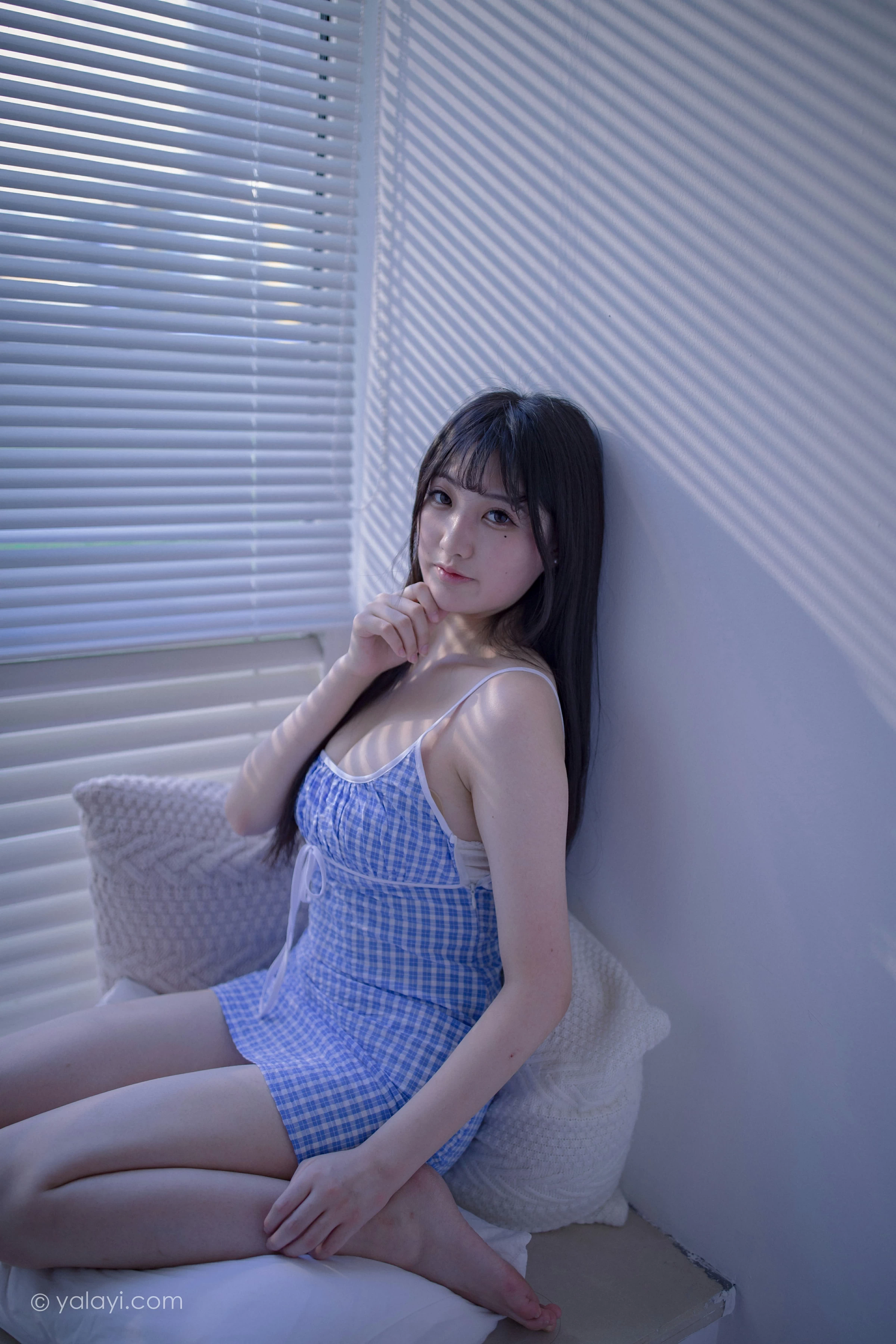 [YALAYI雅拉伊]NO.687 《蓝》 瓶儿 蓝色紧身吊带连衣裙性感私房写真集第5张
