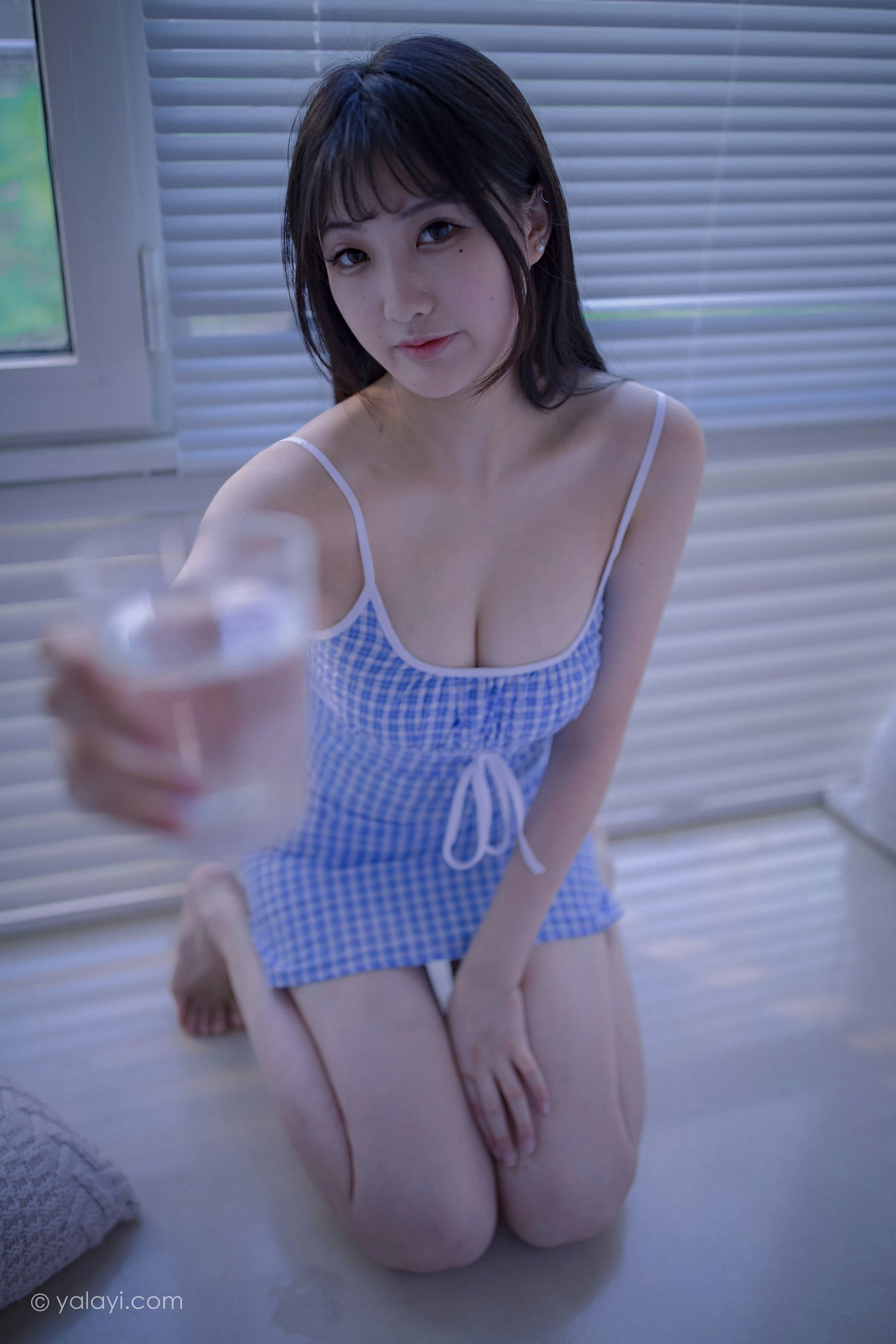 [YALAYI雅拉伊]NO.687 《蓝》 瓶儿 蓝色紧身吊带连衣裙性感私房写真集第7张