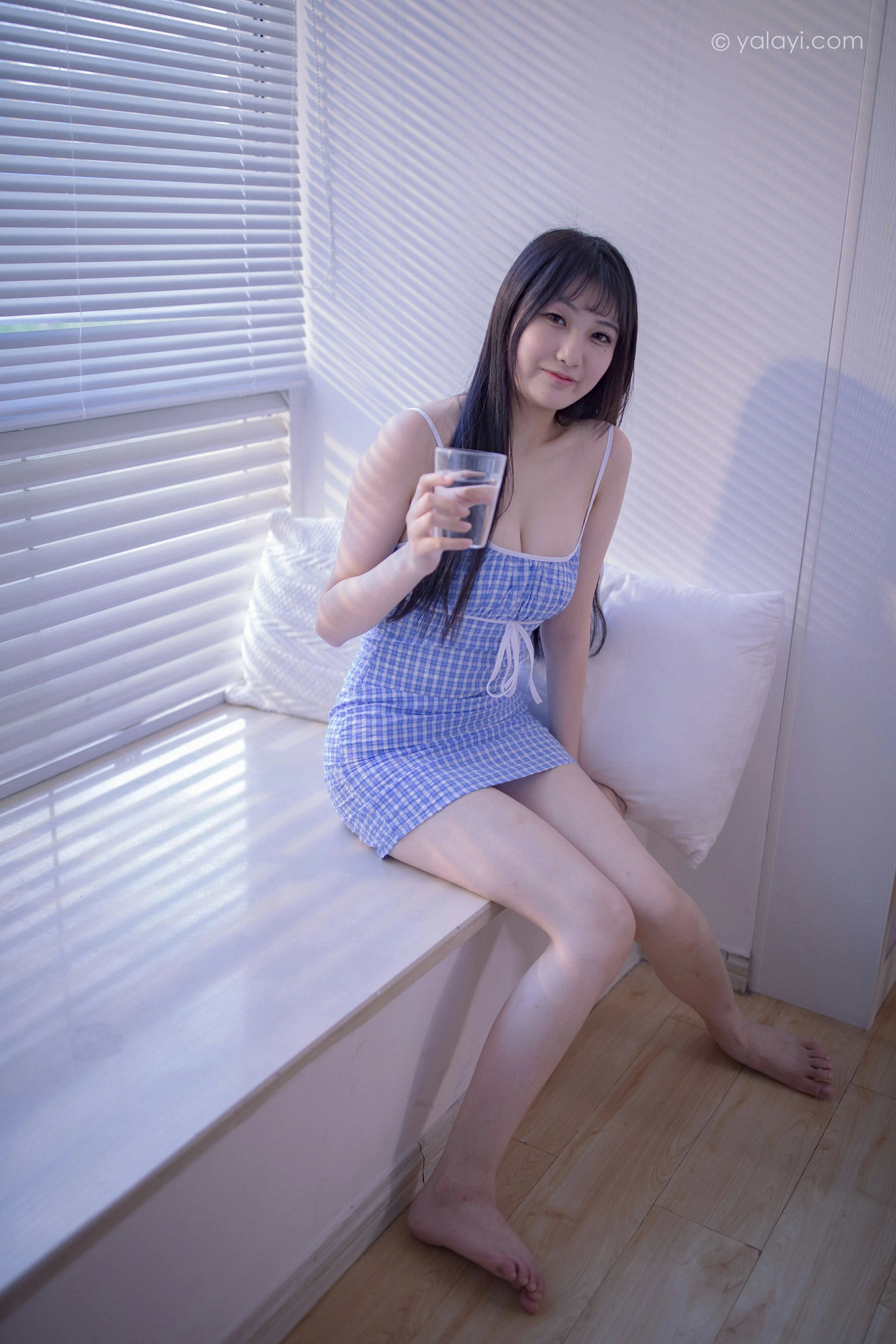[YALAYI雅拉伊]NO.687 《蓝》 瓶儿 蓝色紧身吊带连衣裙性感私房写真集第11张