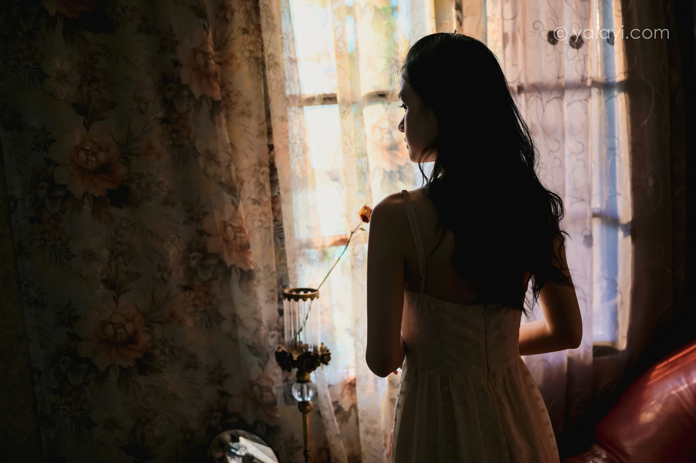 [YALAYI雅拉伊]NO.688 《盼》 方岚 白色吊带蕾丝连衣裙居家私房写真集第11张