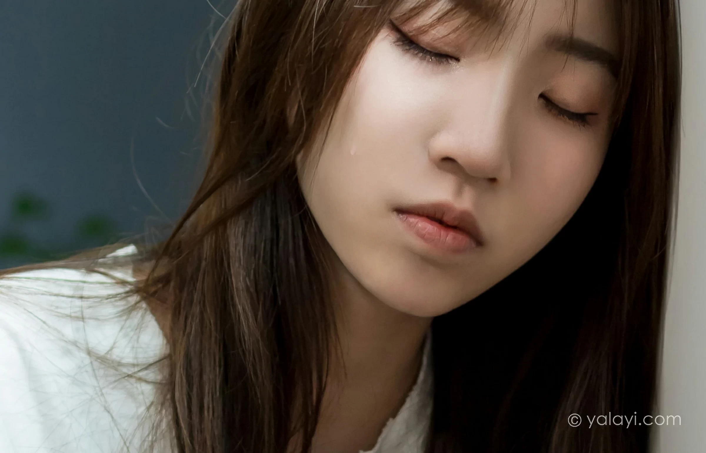 [YALAYI雅拉伊]NO.693 《好心分手》 小乔 白色连身短袖居家私房写真集第5张