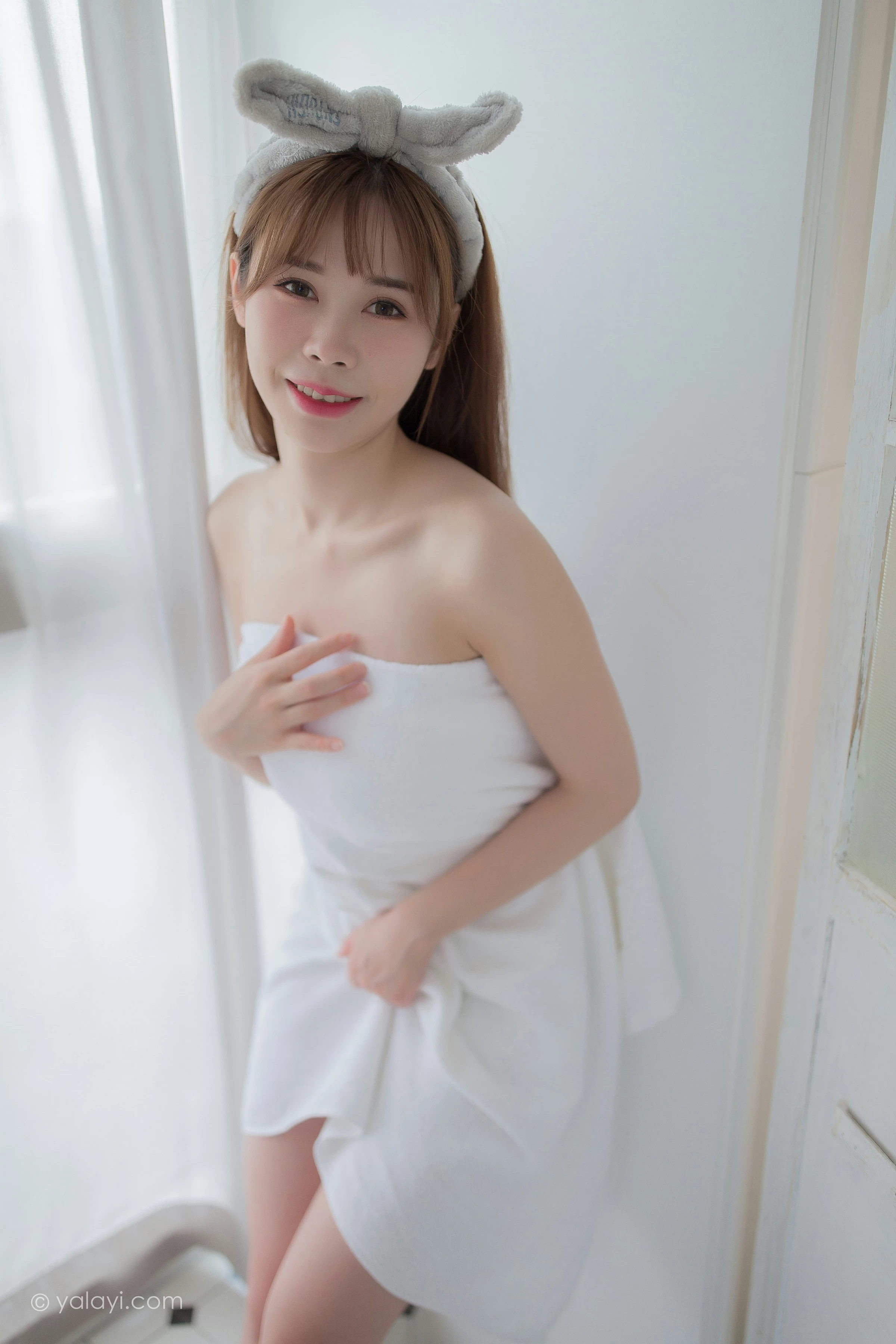[YALAYI雅拉伊]NO.708 《沐心》 虞艺 白色浴袍居家性感私房写真集第9张