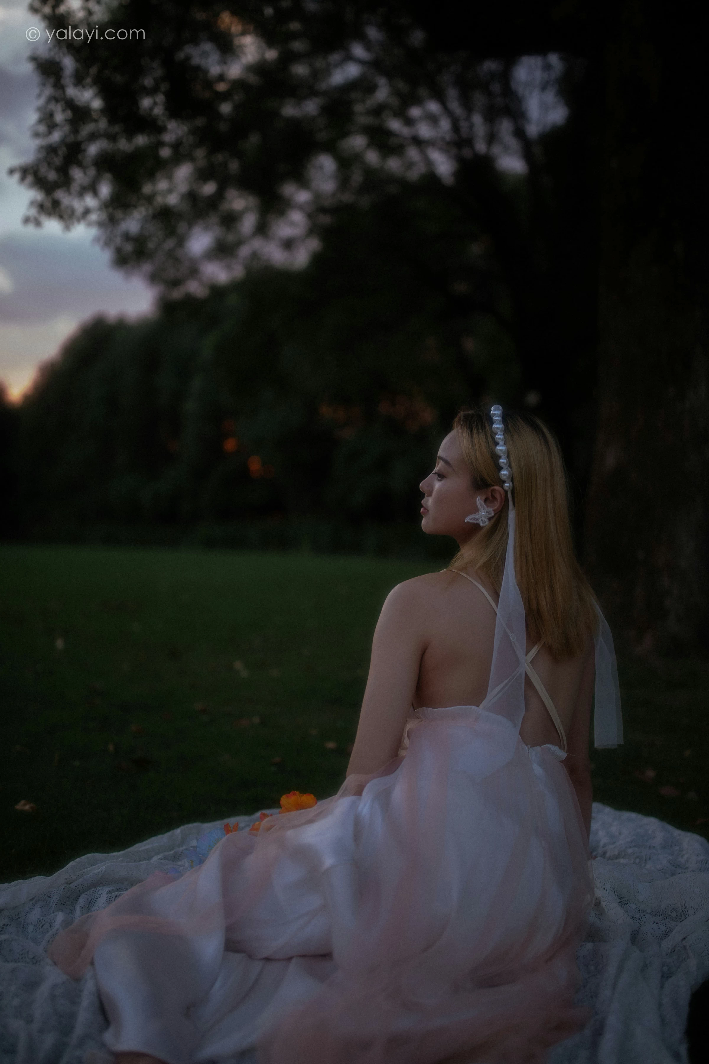 [YALAYI雅拉伊]NO.695 《救赎》 米粒米粒 粉色吊带连衣裙写真第3张