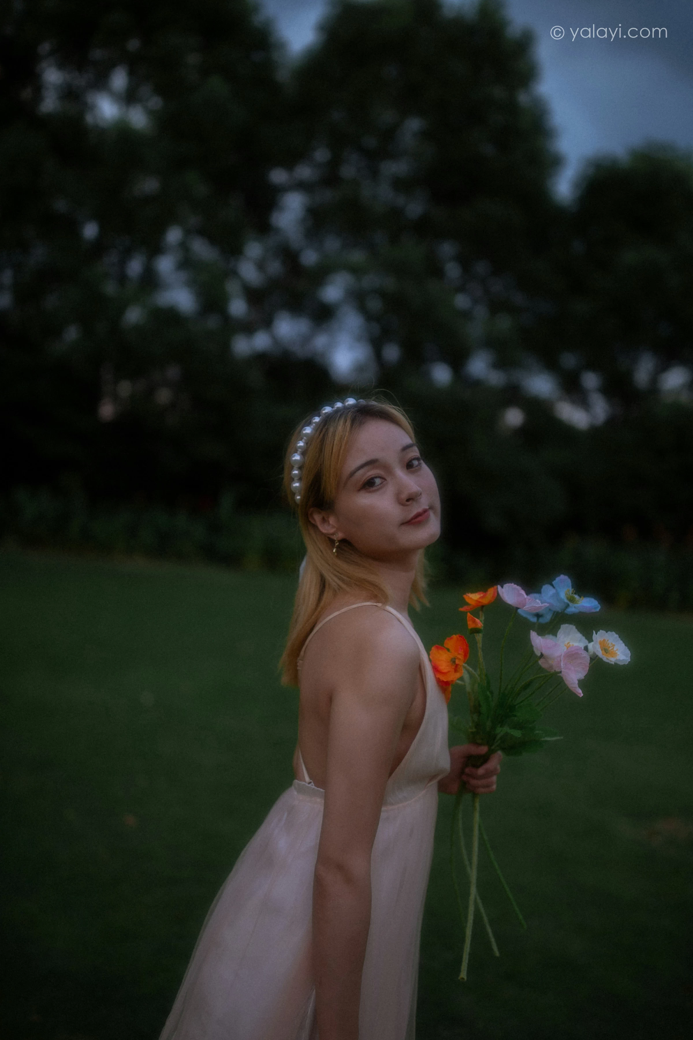[YALAYI雅拉伊]NO.695 《救赎》 米粒米粒 粉色吊带连衣裙写真第7张
