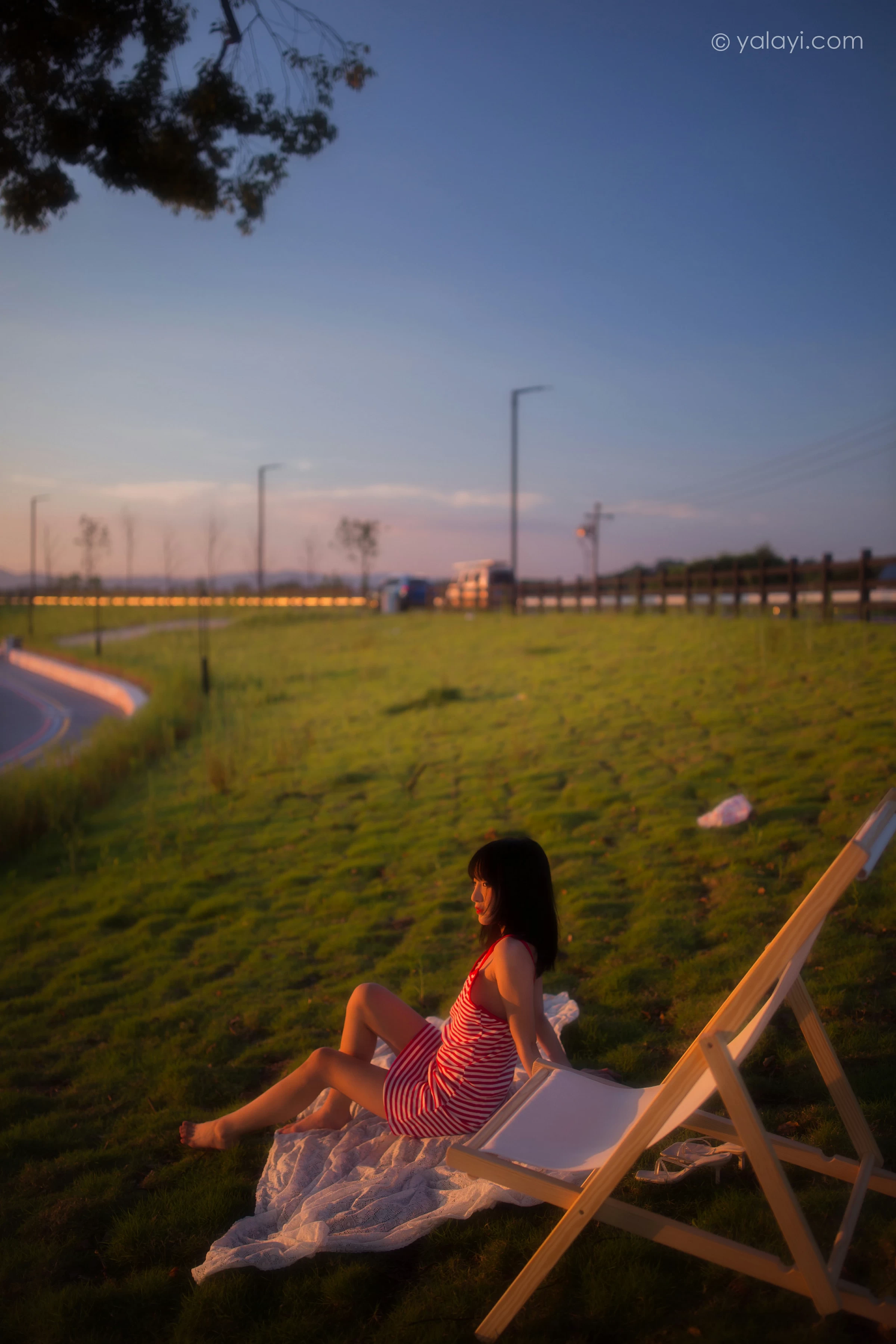 [YALAYI雅拉伊]NO.690 《红了》 落落 红色吊带连衣裙写真第3张