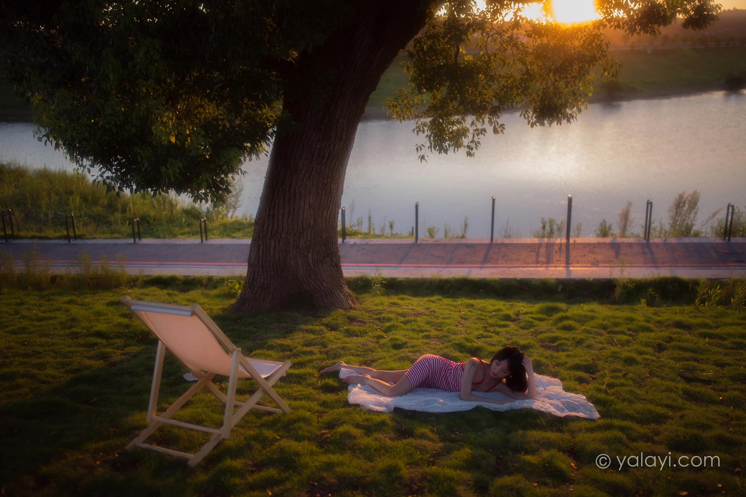 [YALAYI雅拉伊]NO.690 《红了》 落落 红色吊带连衣裙写真第3张