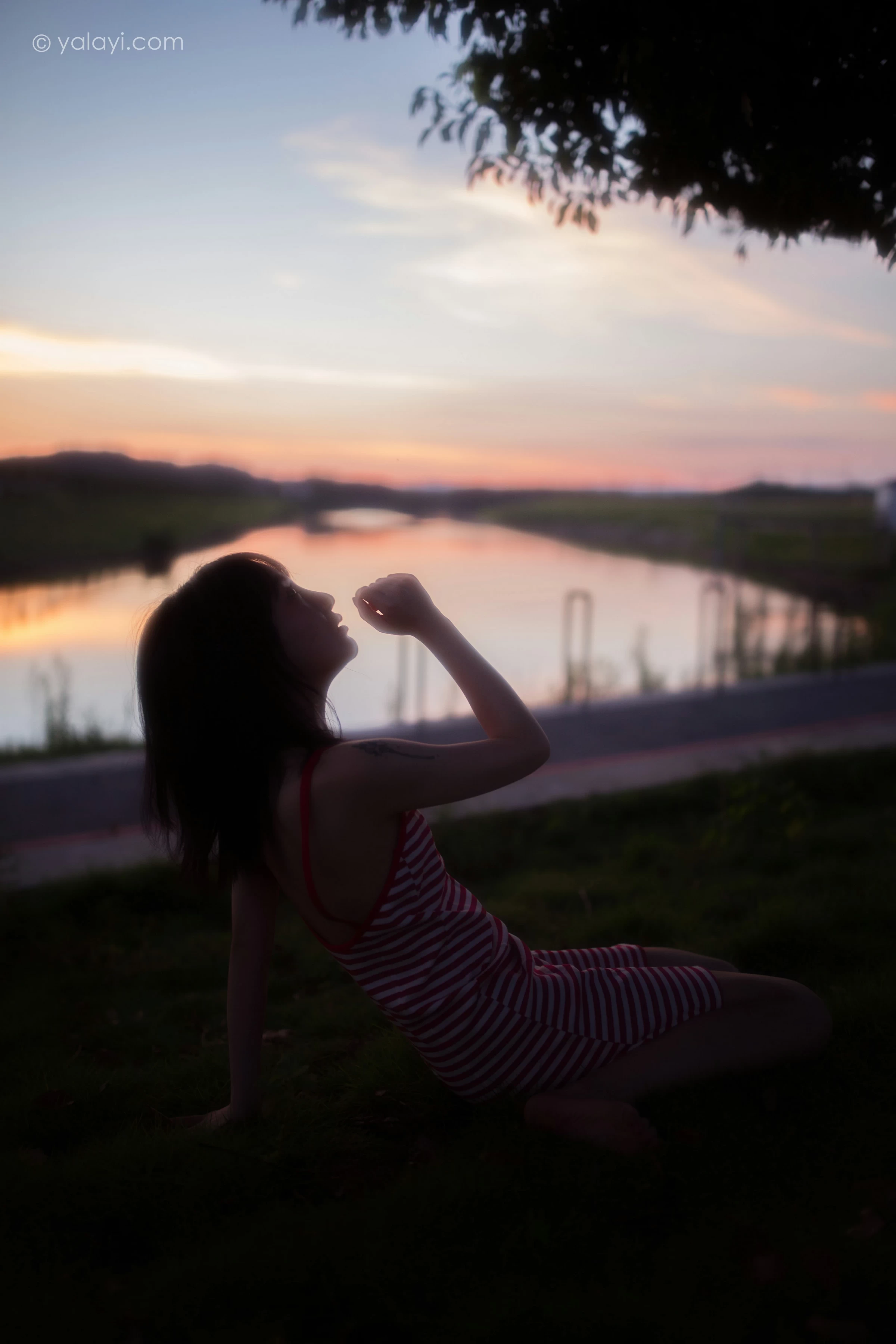 [YALAYI雅拉伊]NO.690 《红了》 落落 红色吊带连衣裙写真第13张