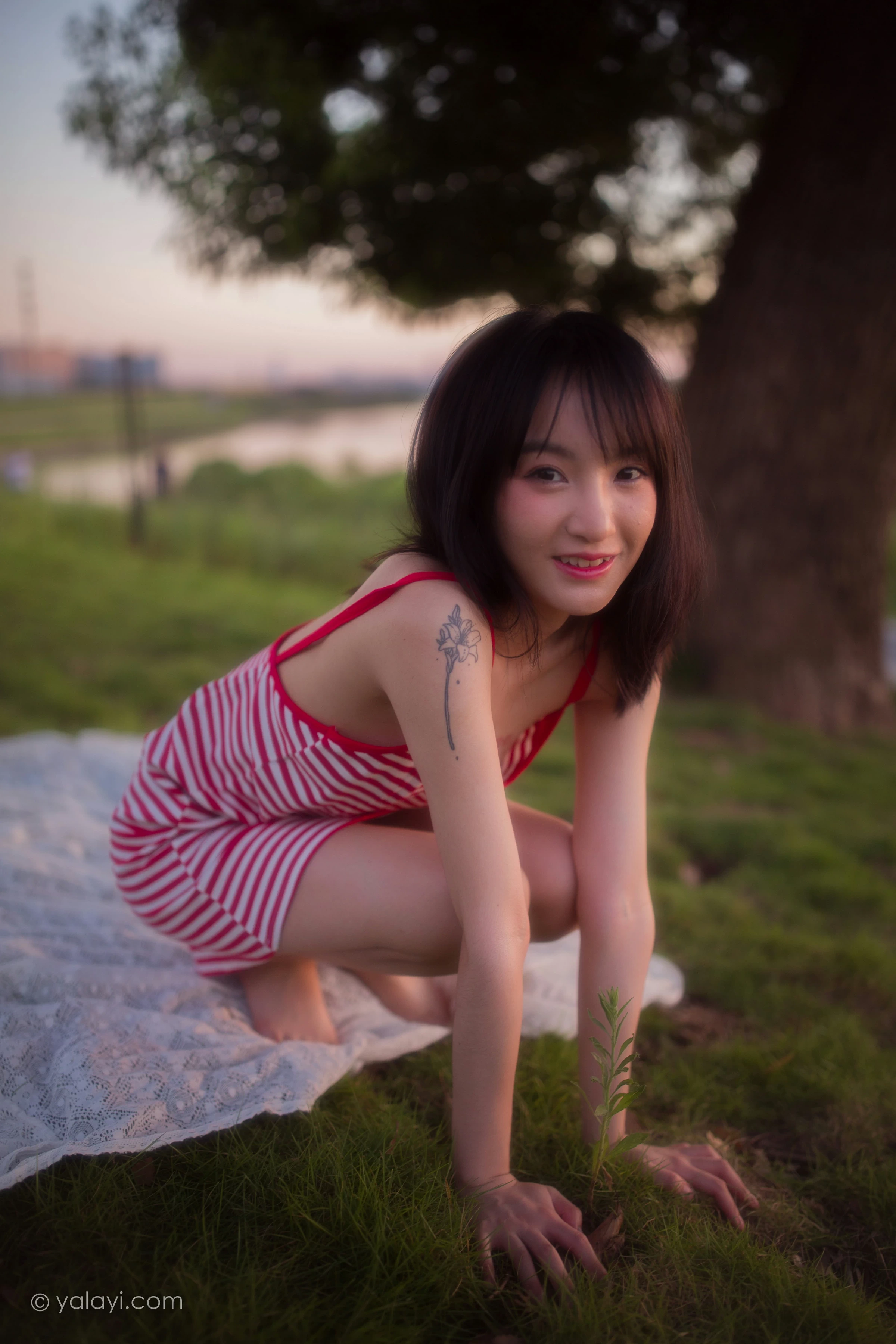 [YALAYI雅拉伊]NO.690 《红了》 落落 红色吊带连衣裙写真第13张