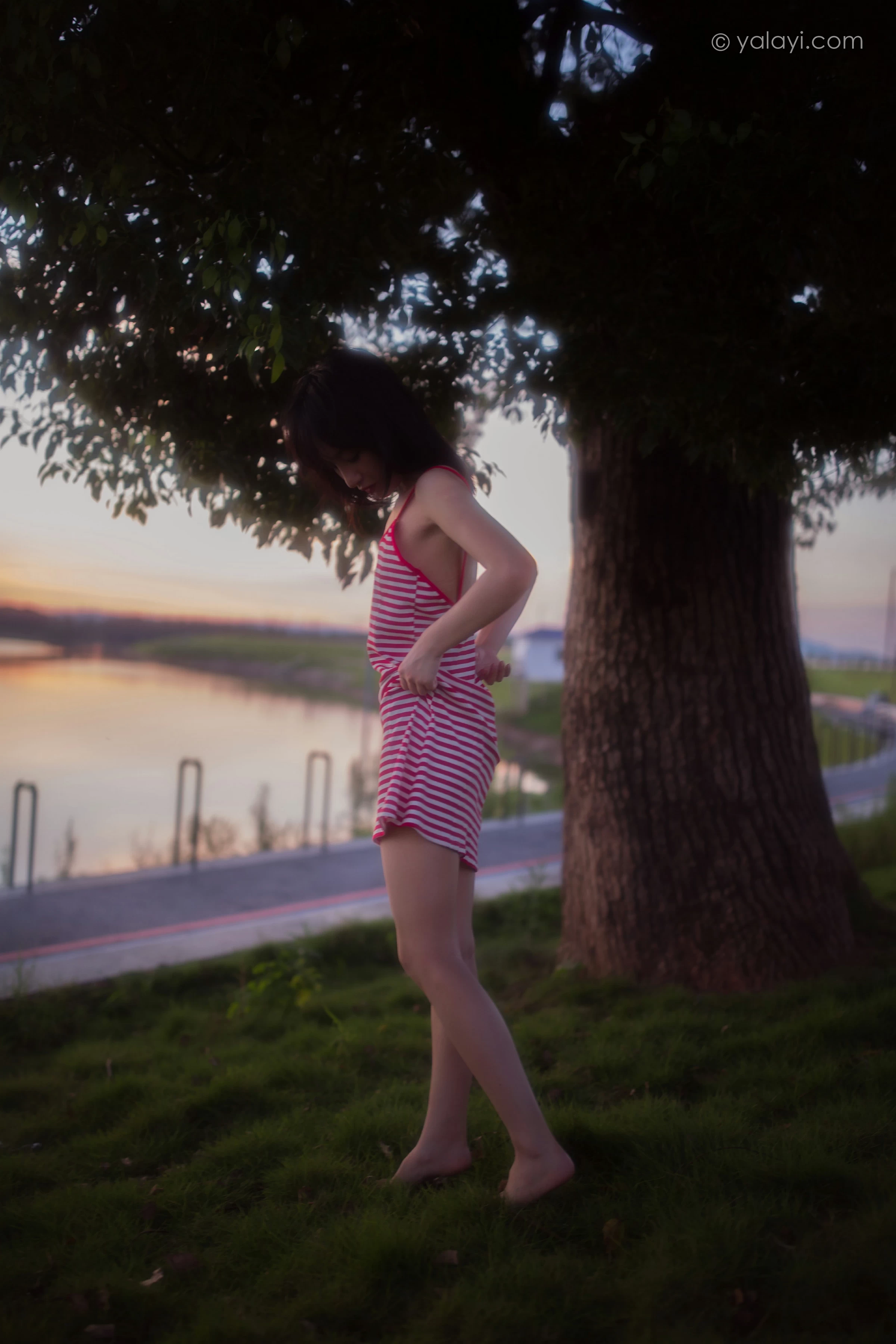[YALAYI雅拉伊]NO.690 《红了》 落落 红色吊带连衣裙写真第16张