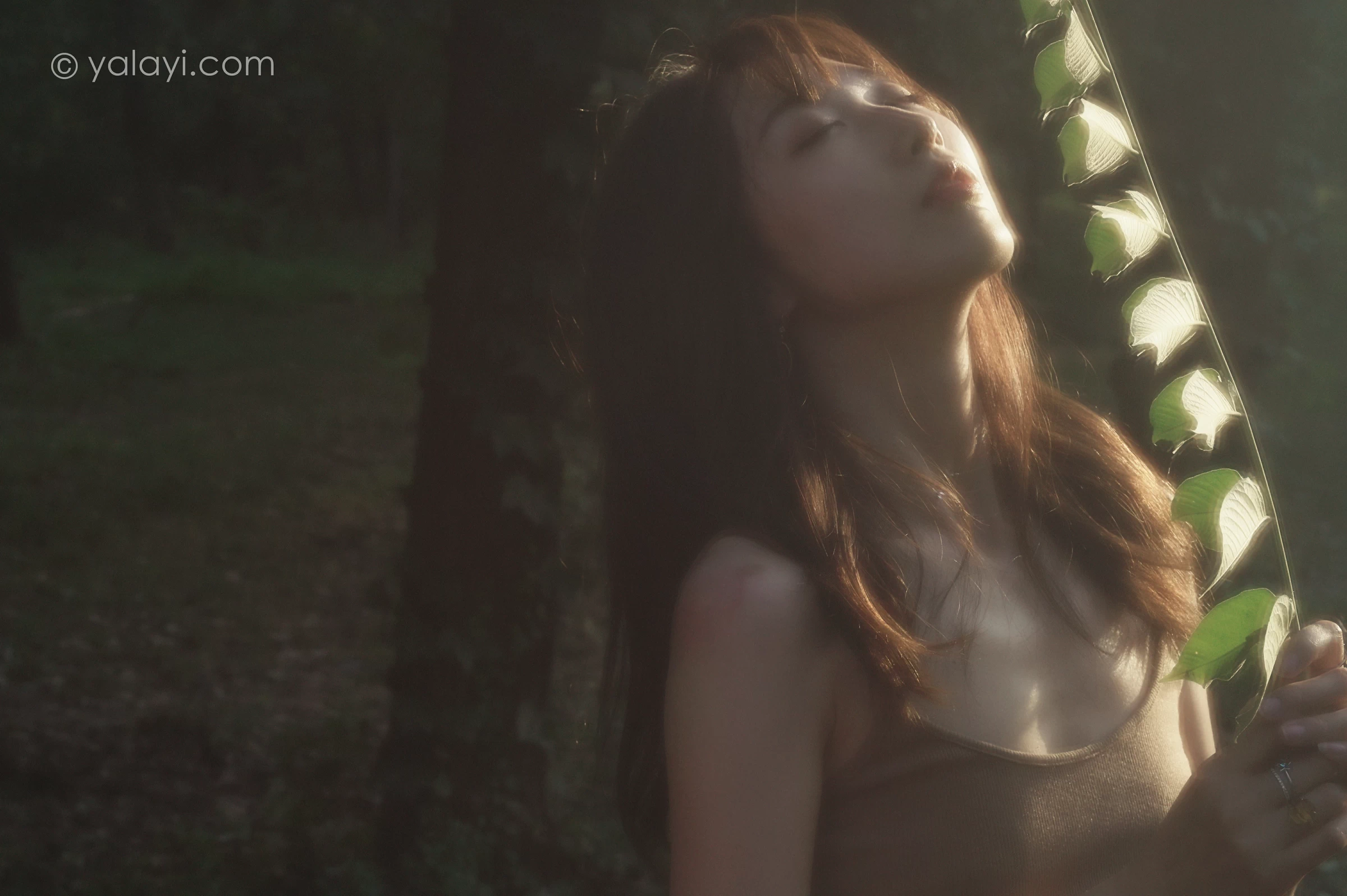 [YALAYI雅拉伊]NO.691 《梦境》 佳佳 橙色性感小背心加短裙私房写真第12张