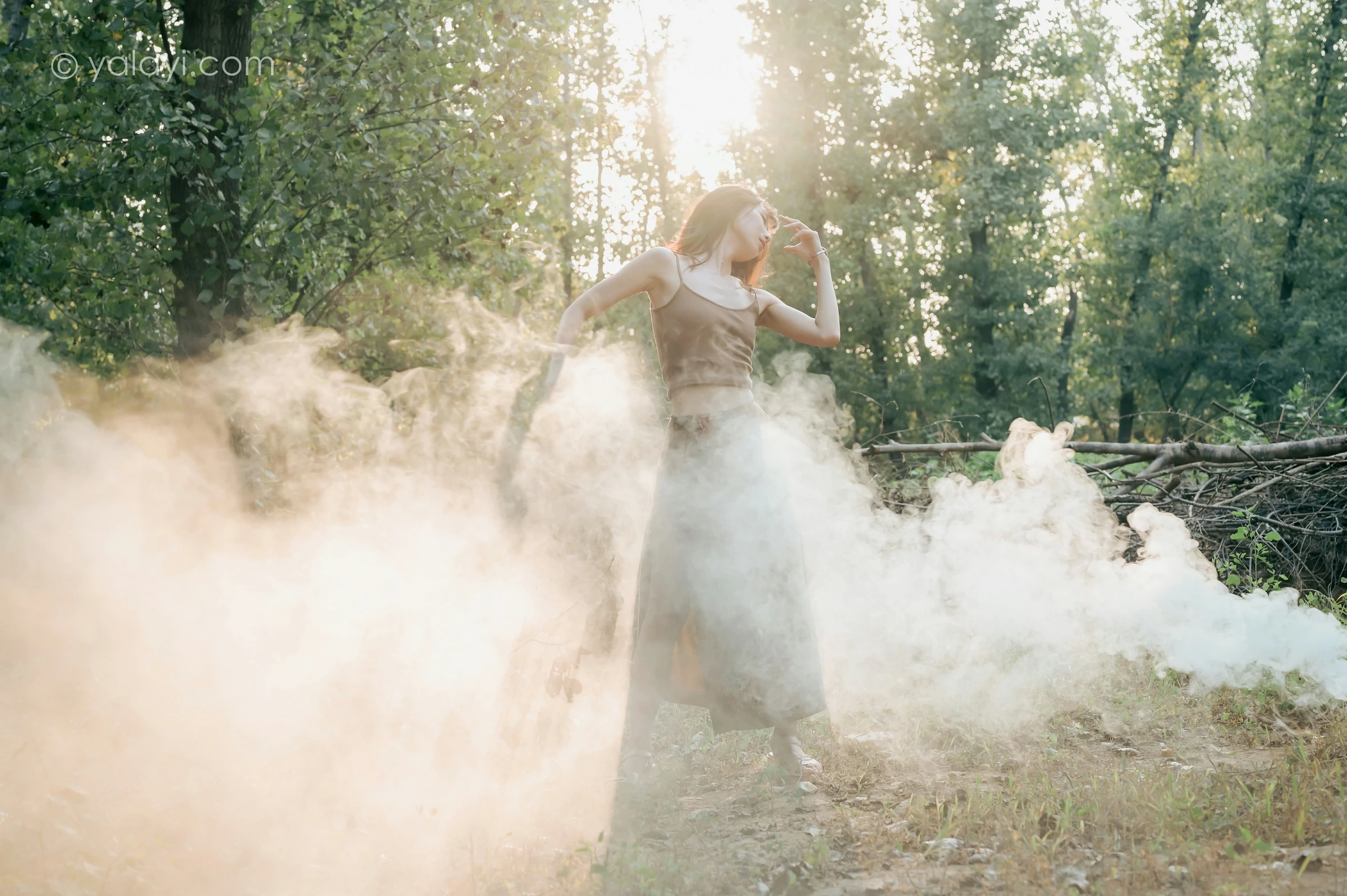 [YALAYI雅拉伊]NO.691 《梦境》 佳佳 橙色性感小背心加短裙私房写真第15张