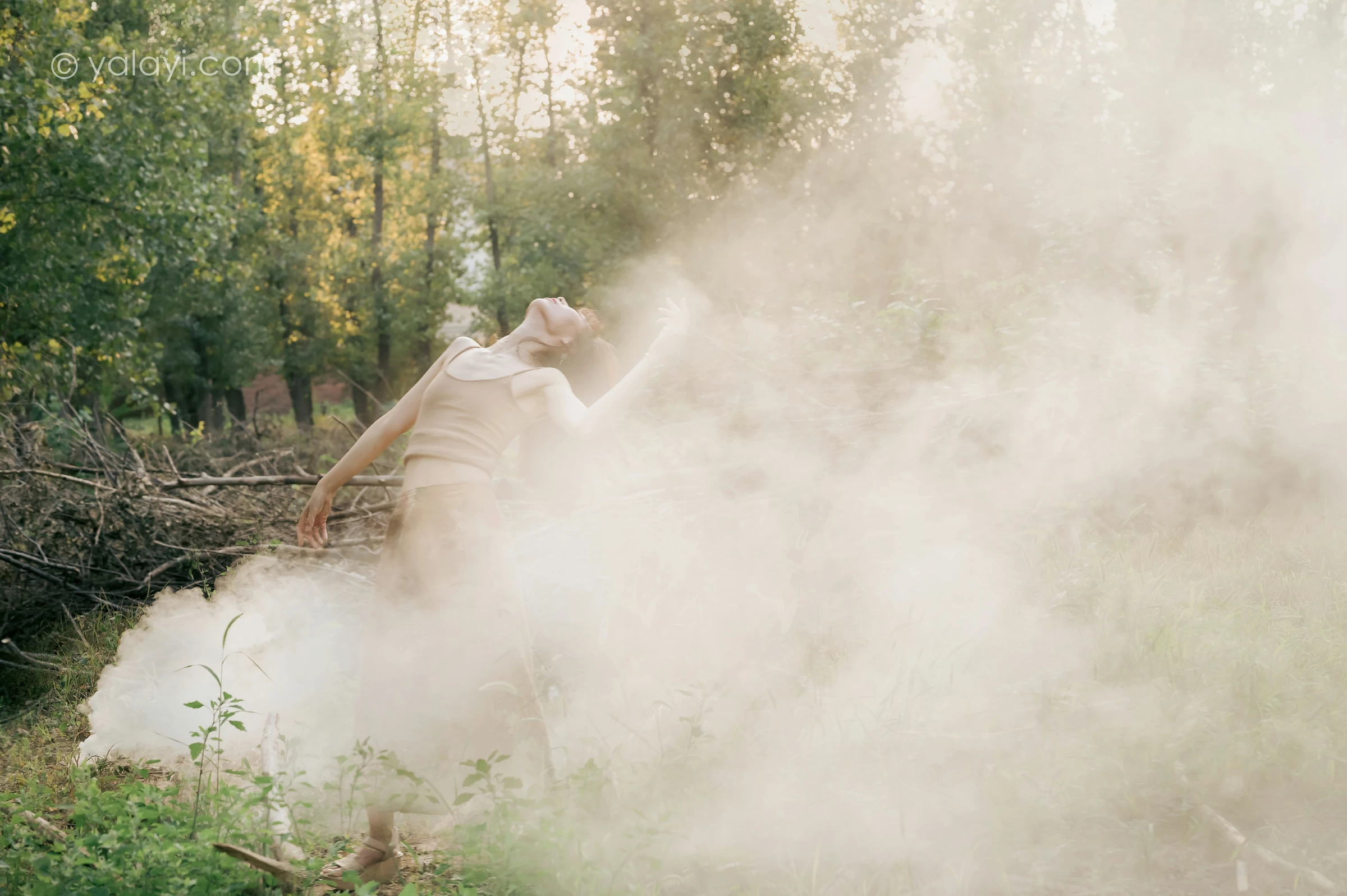 [YALAYI雅拉伊]NO.691 《梦境》 佳佳 橙色性感小背心加短裙私房写真第16张