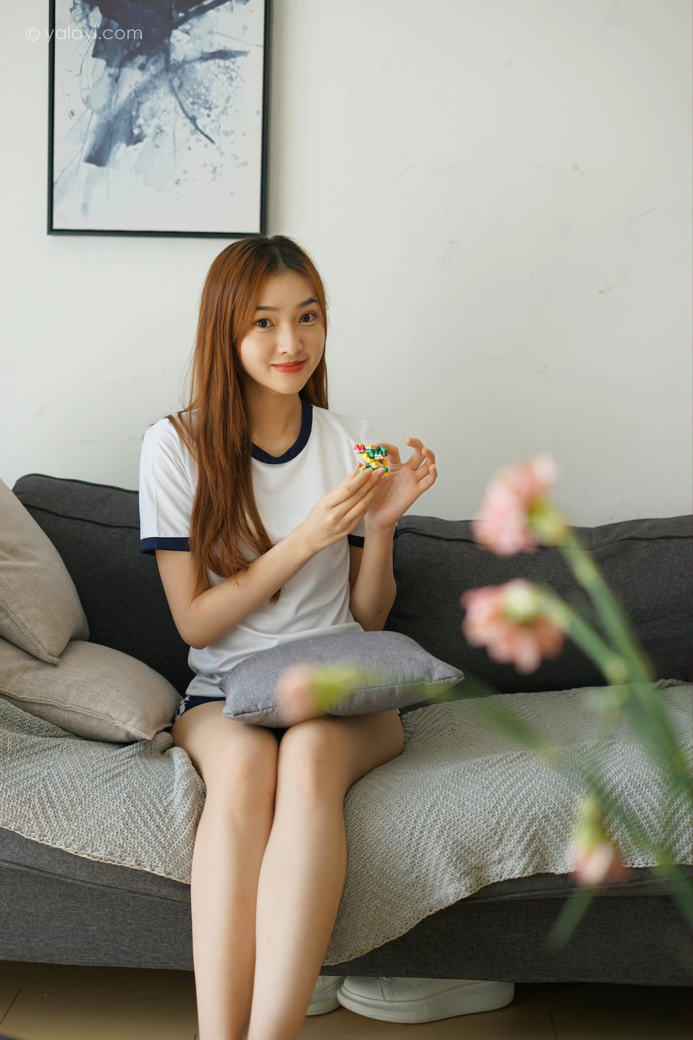 [YALAYI雅拉伊]2021.11.16 平常日子 楚媛 白色短袖加蓝色短裤居家私房写真集第12张