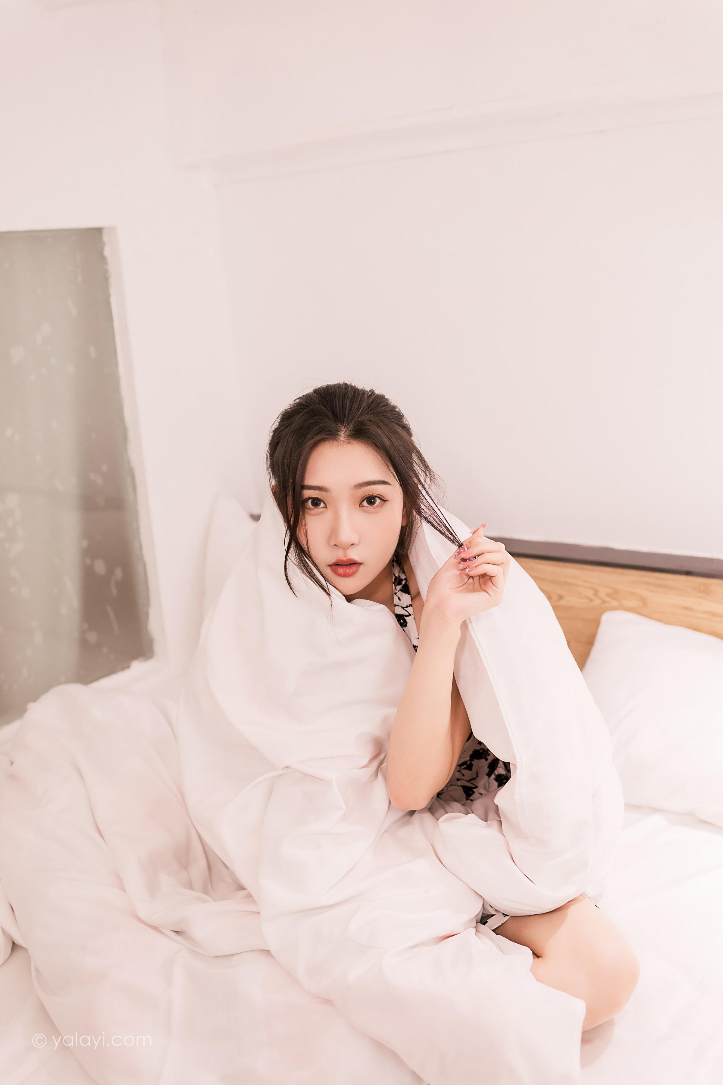[YALAYI雅拉伊]2022.07.11 一直爱你 徐小云 白底黑点吊带连衣裙居家清纯写真集第10张