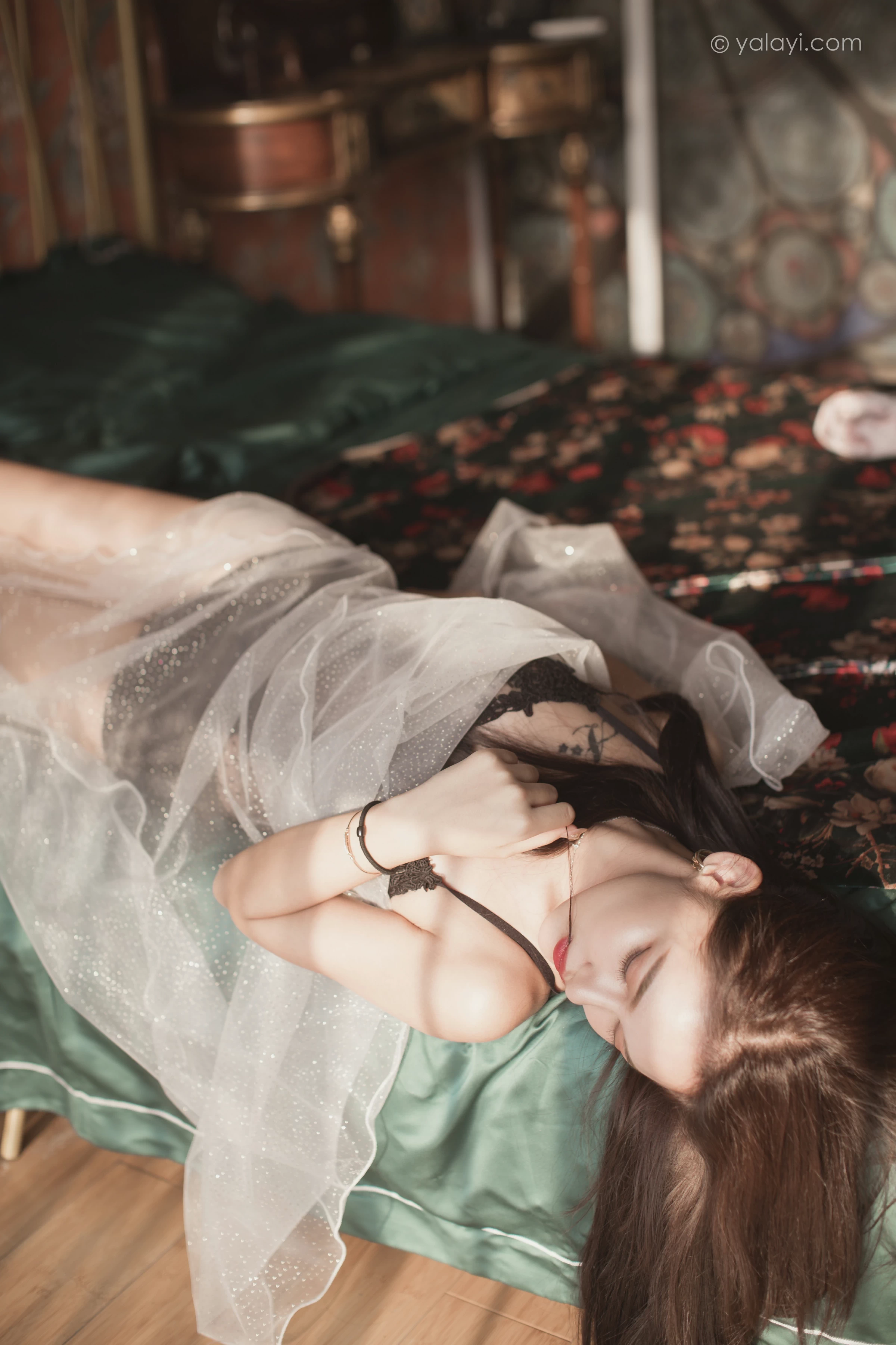 [YALAYI雅拉伊]NO.721 《面纱》 刘子炀 黑色透视情趣连体内衣性感私房写真集第5张