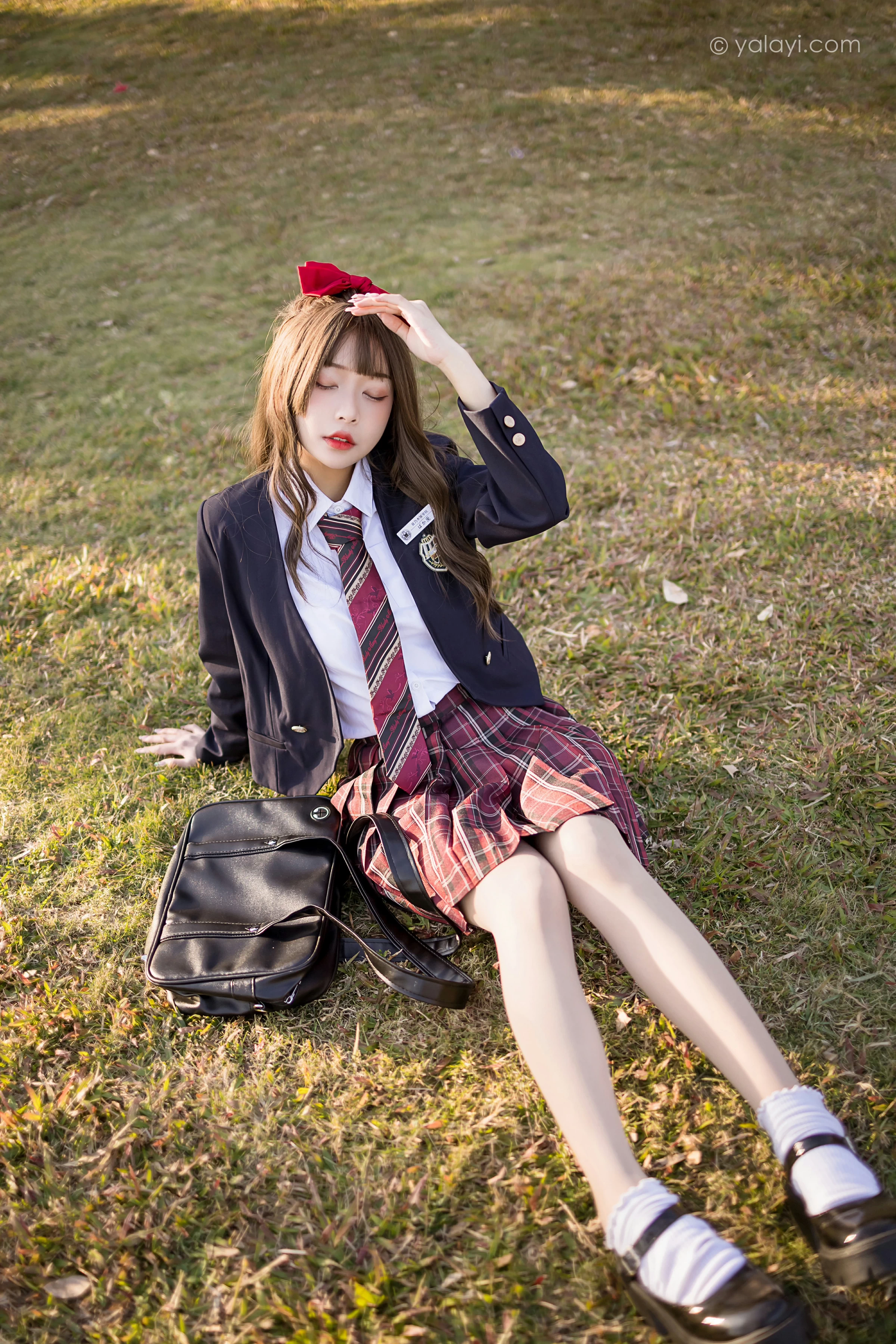 [YALAYI雅拉伊]2022.01.03 最美的青春 阿禾 蓝色JK制服衬衫加红色格子短裙私房写真集第3张