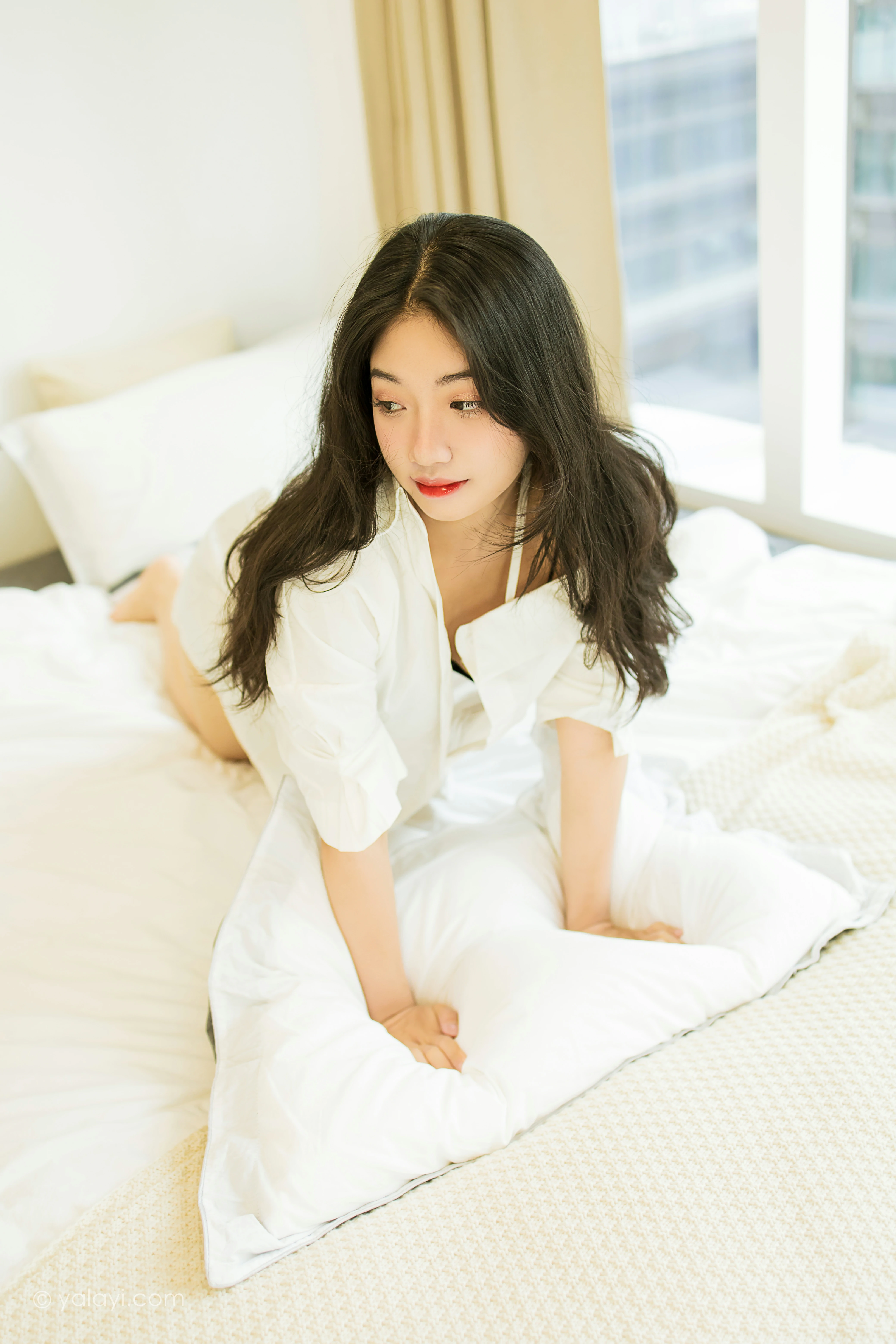 [YALAYI雅拉伊]NO.846 亲密爱人 孙小怡 白色衬衫加内衣性感私房写真集第7张