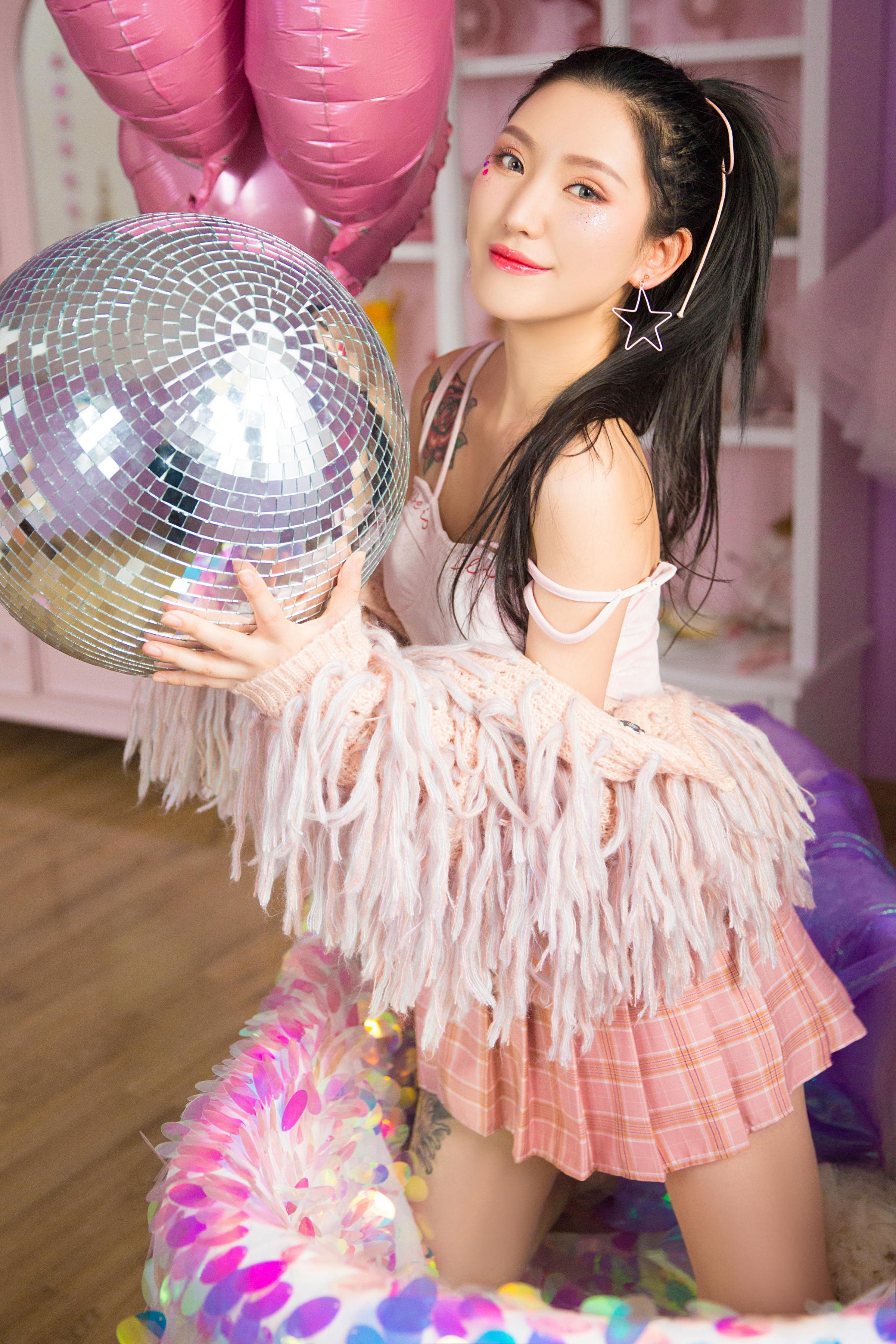 [YALAYI雅拉伊]2022.09.07 热辣辣 和服美女 镂空外套与粉色短裙加粉色内衣性感私房写真集第4张