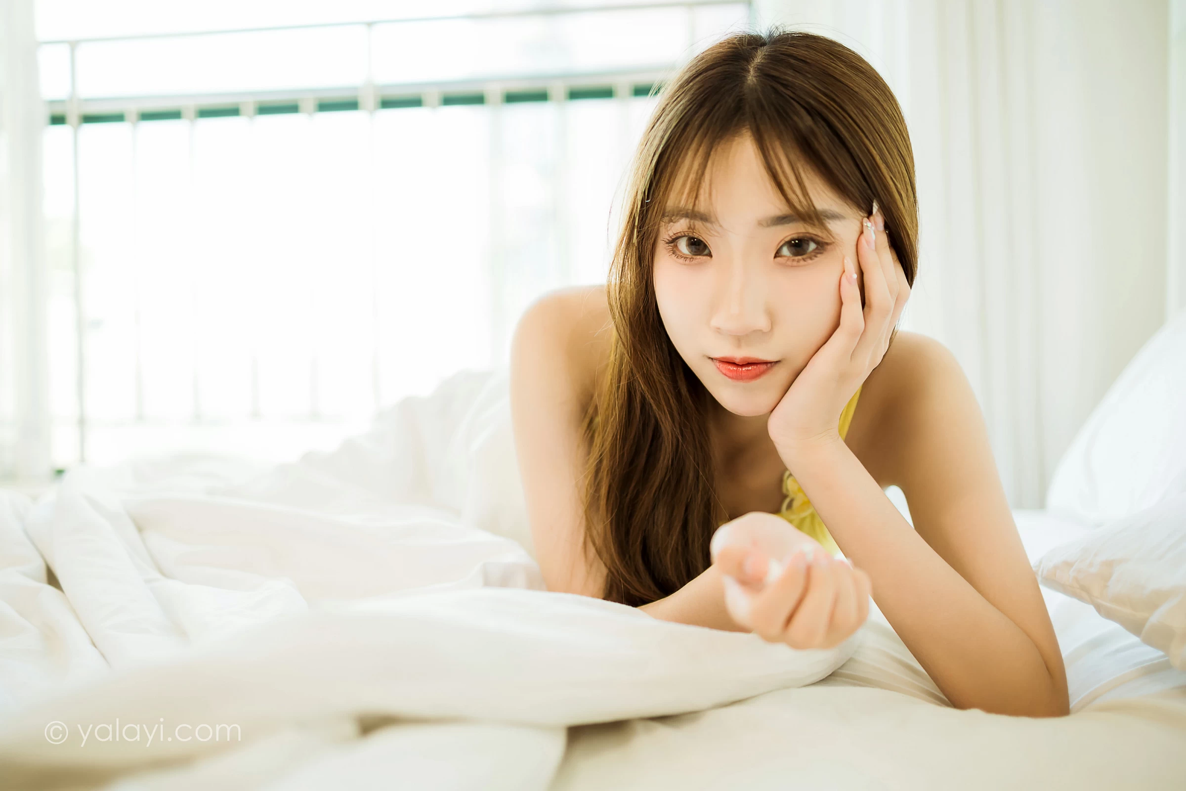 [YALAYI雅拉伊]NO.723 《青涩回忆》 小乔 黄色小背心加白色短裤居家私房写真第10张