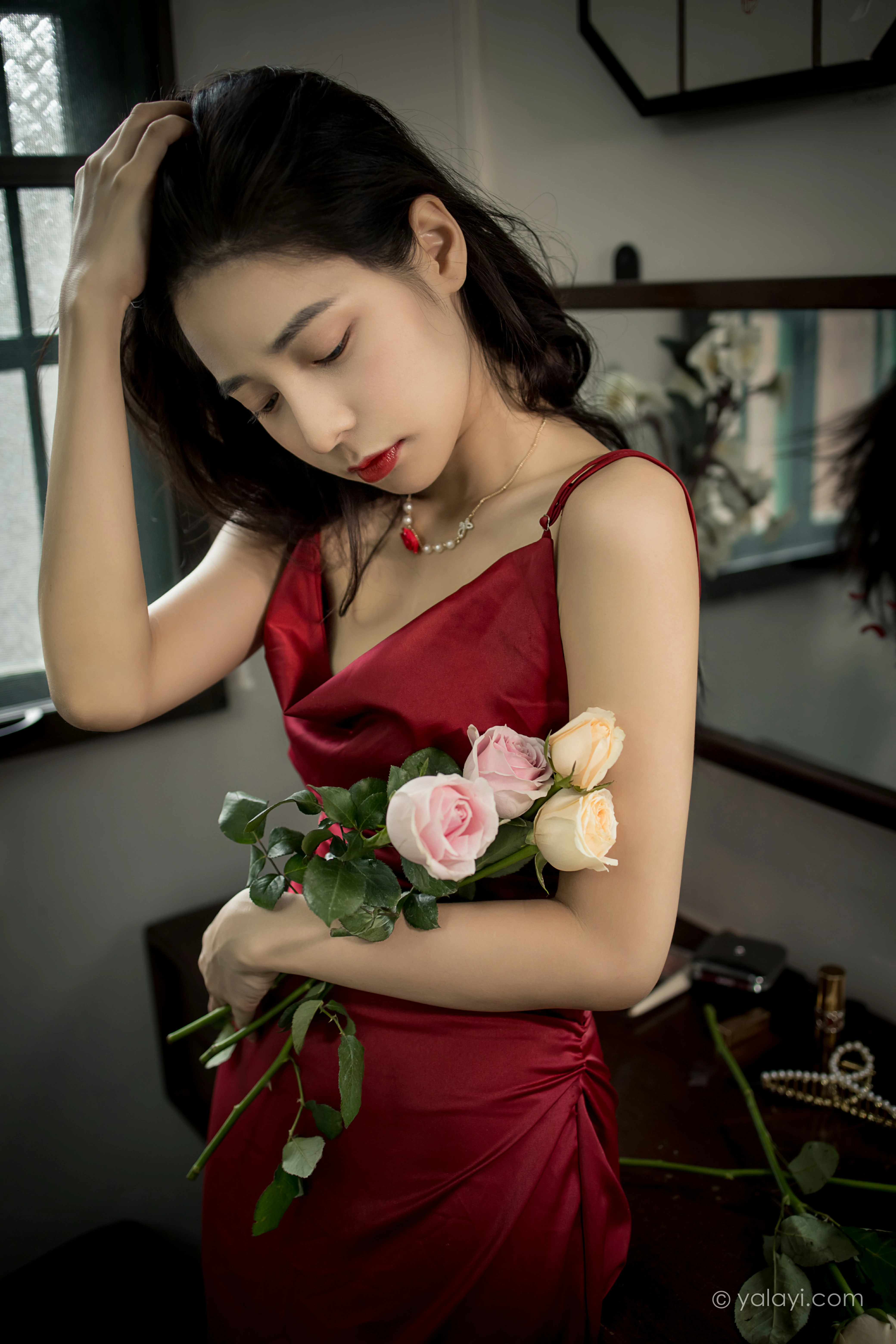 [YALAYI雅拉伊]NO.848 红颜 诗咏 红色吊带连衣裙居家性感写真集第6张