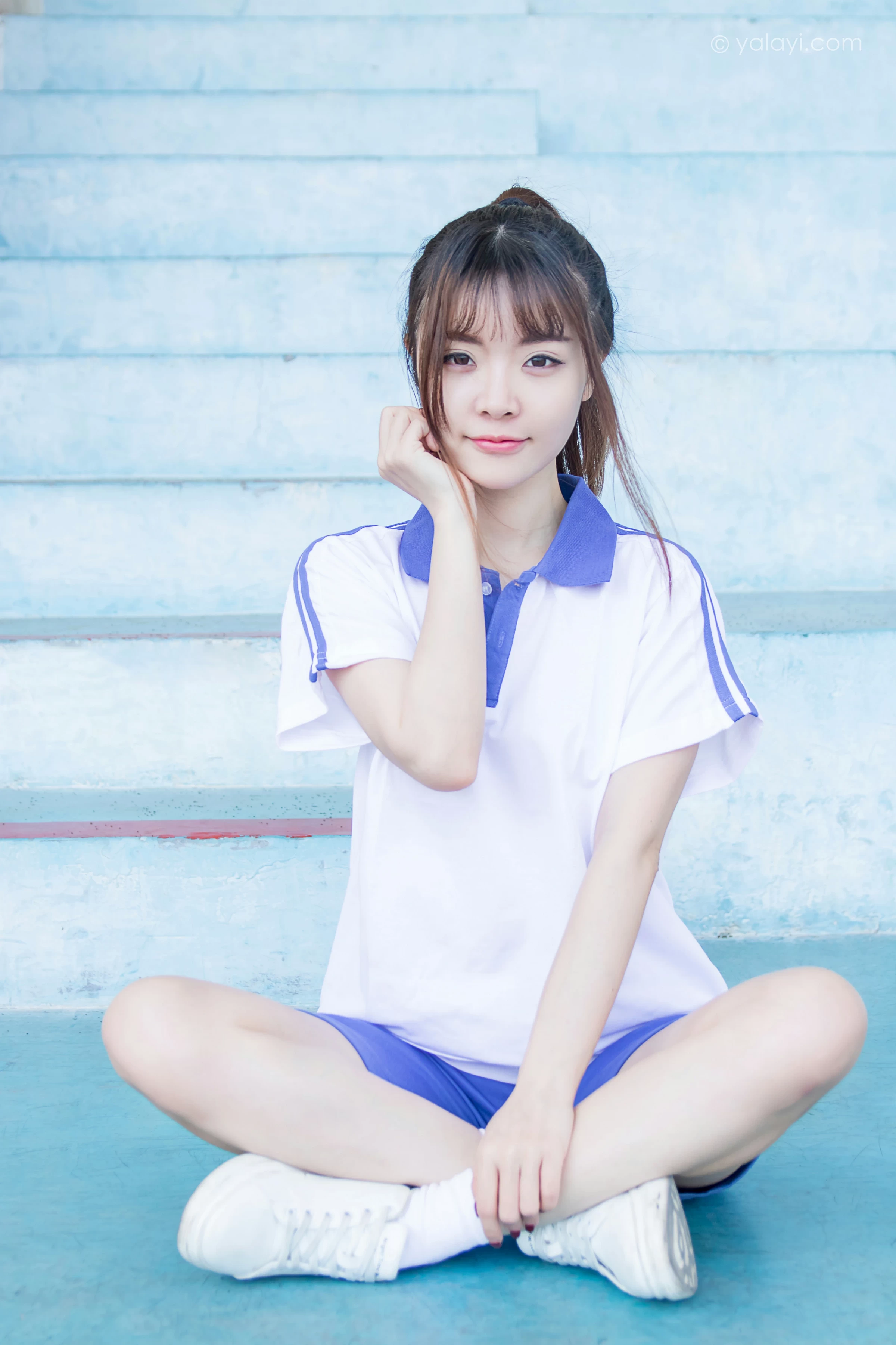 [YALAYI雅拉伊]NO.731 《那些年》 阳阳 白色短袖校服加蓝色短裤私房写真集第5张