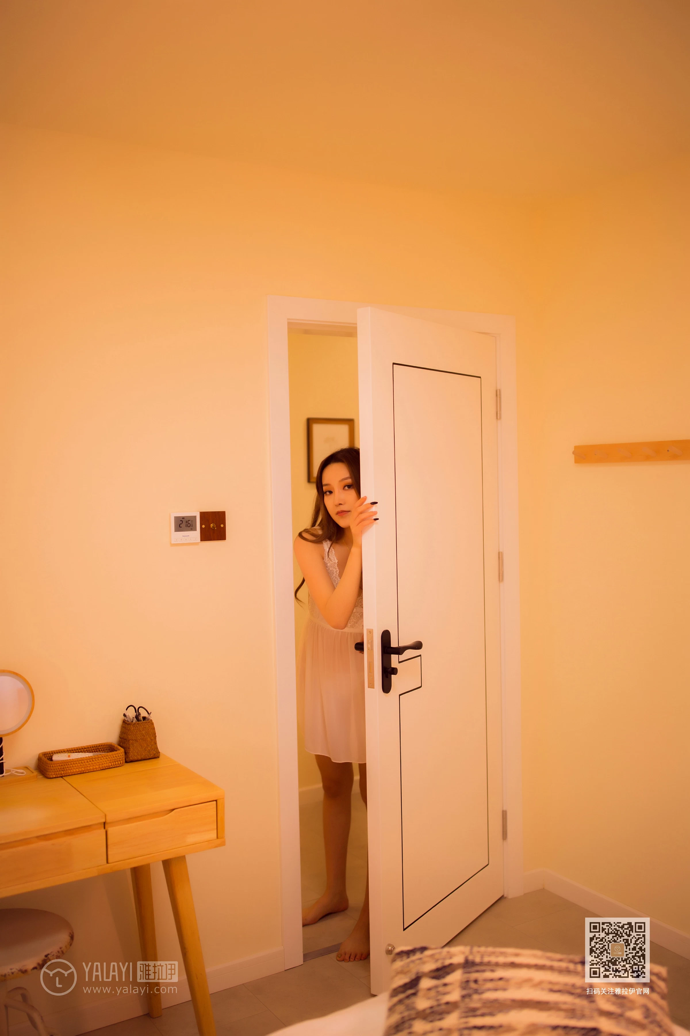 [YALAYI雅拉伊]Vol.461 下班快回来 上官莹莹 白色透视情趣睡衣性感私房写真集第13张