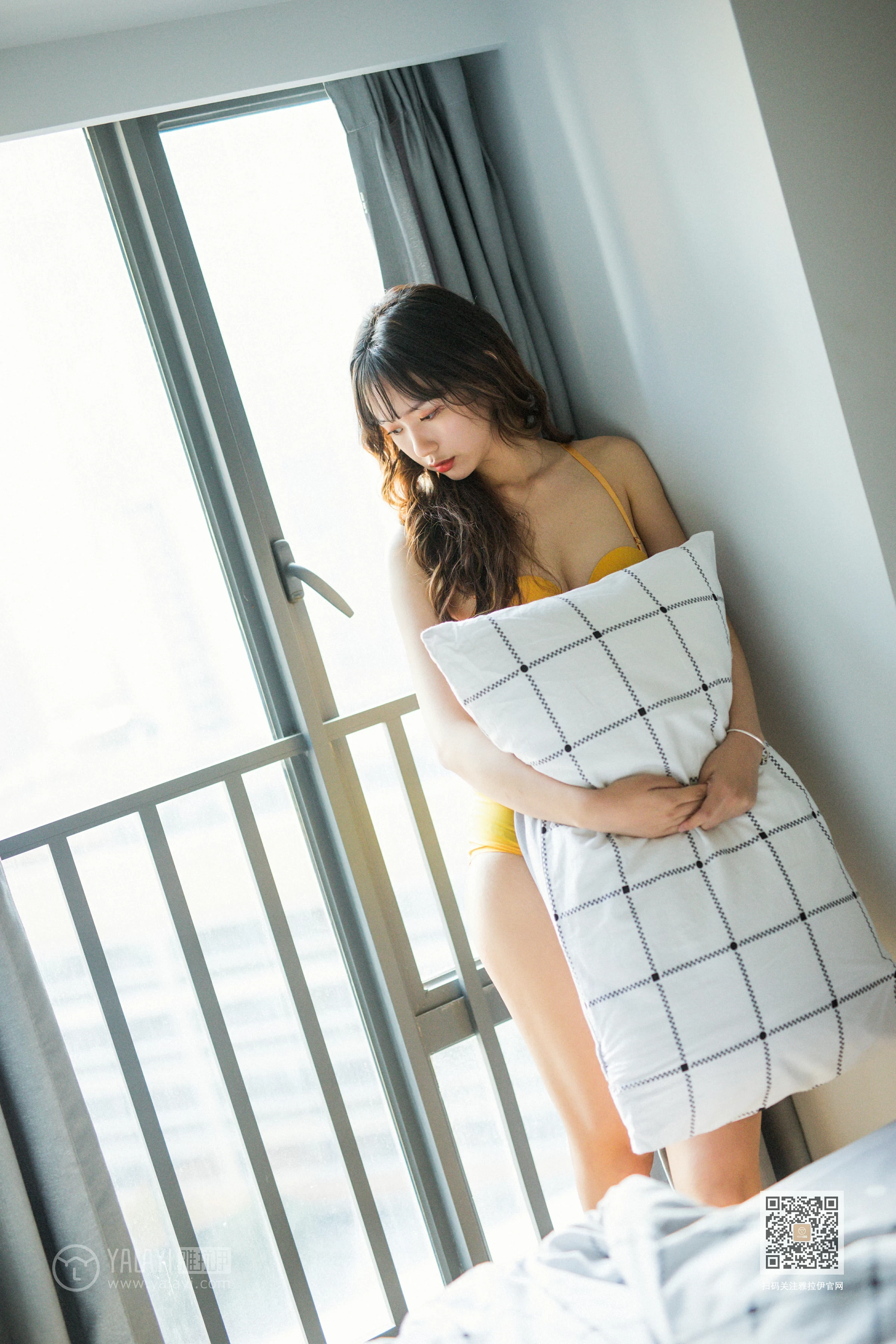 [YALAYI雅拉伊]Vol.511 杏色女孩儿 晓琳 橙色性感内衣居家私房写真集第5张