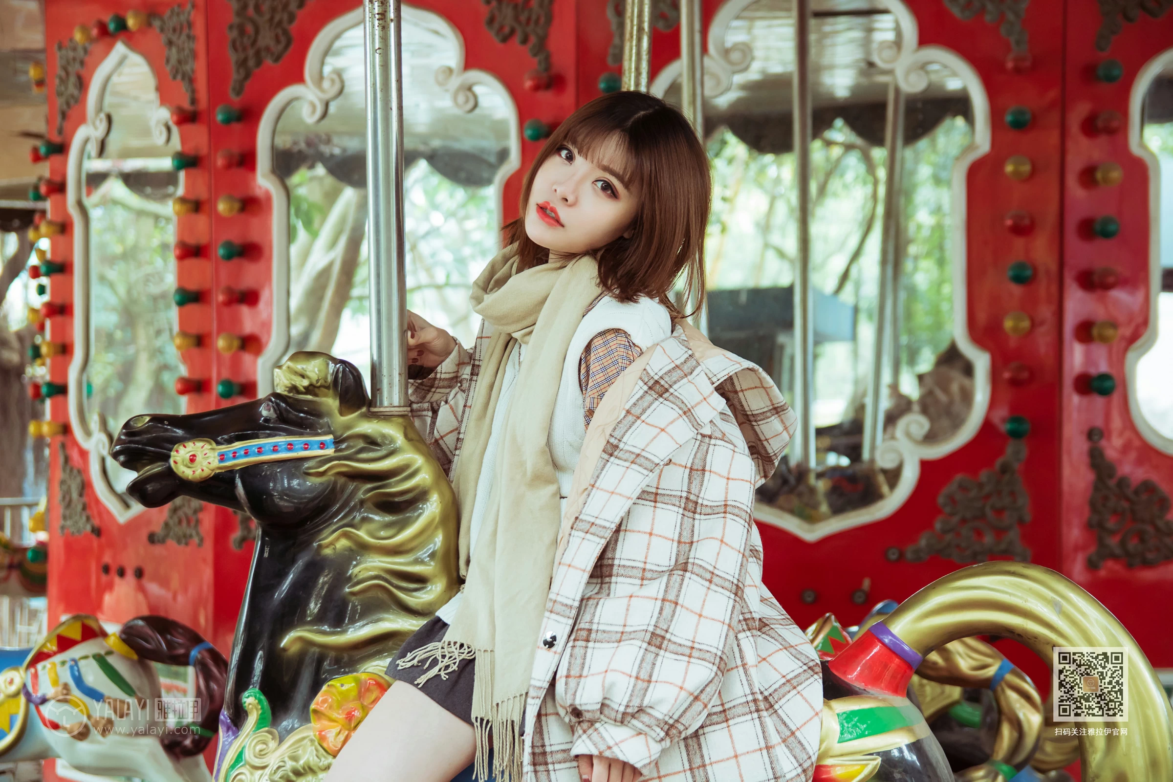 [YALAYI雅拉伊]Vol.515 冬日 阳阳 白色大衣加黑色短裙清纯可爱私房写真集第10张