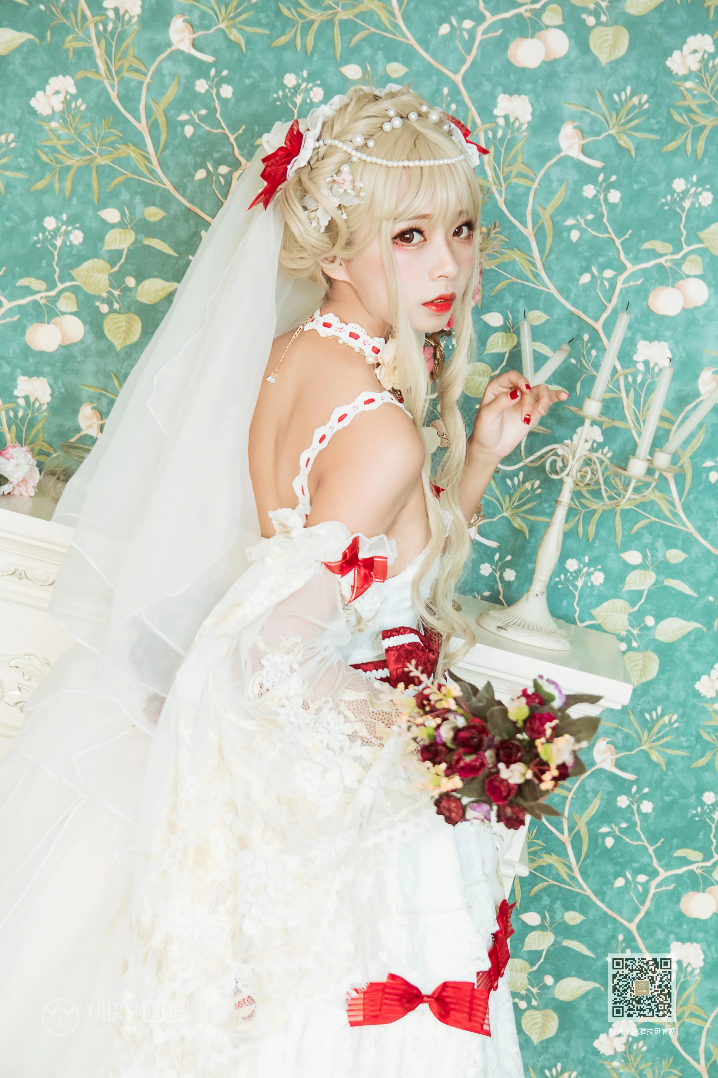 [YALAYI雅拉伊]Vol.521 梦幻洛丽塔 阿禾 白色情趣吊带连衣裙性感私房写真集第2张