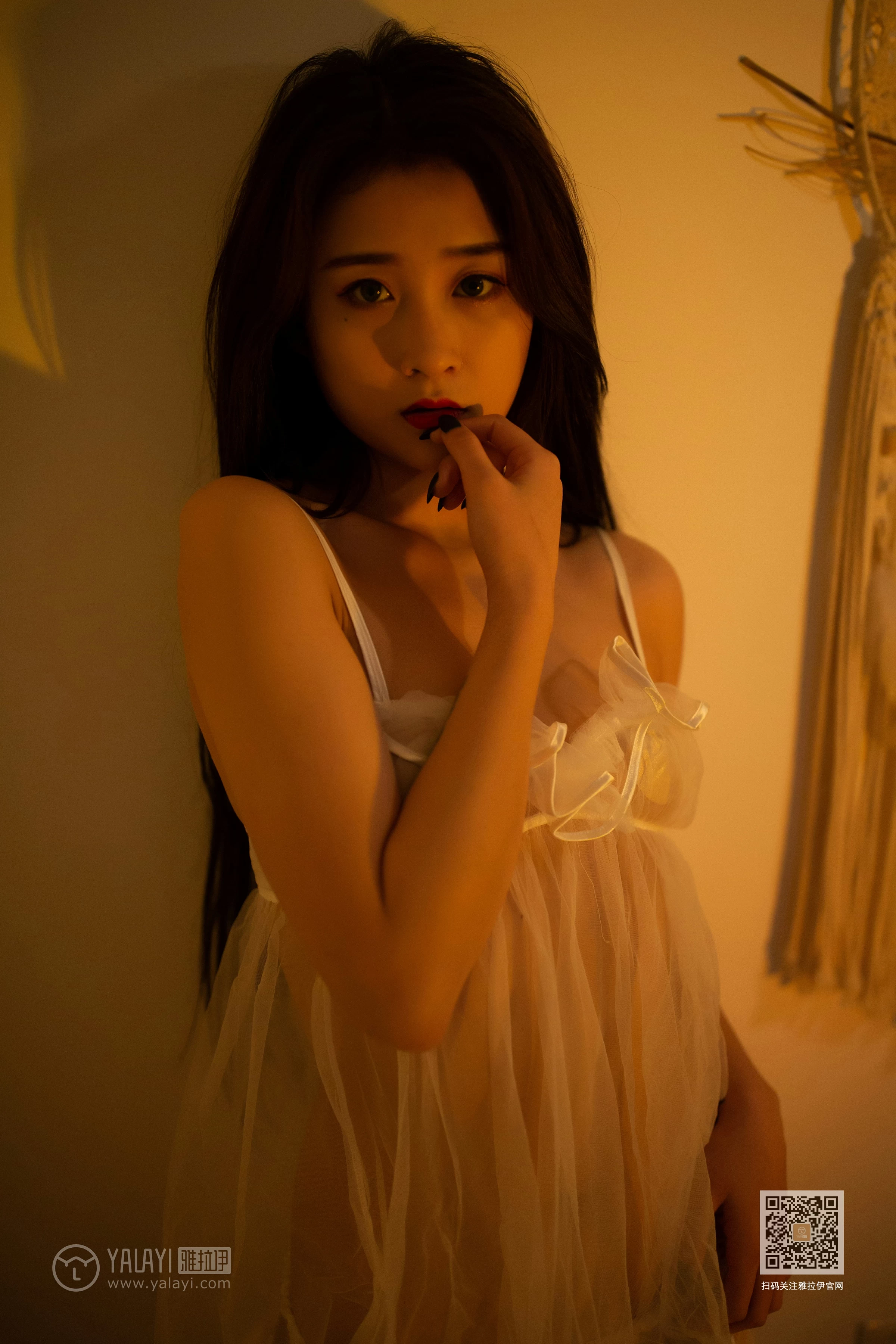 [YALAYI雅拉伊]Vol.526 焦糖玛奇朵 素素 白色透视睡衣裙加情趣内衣性感私房写真集第12张