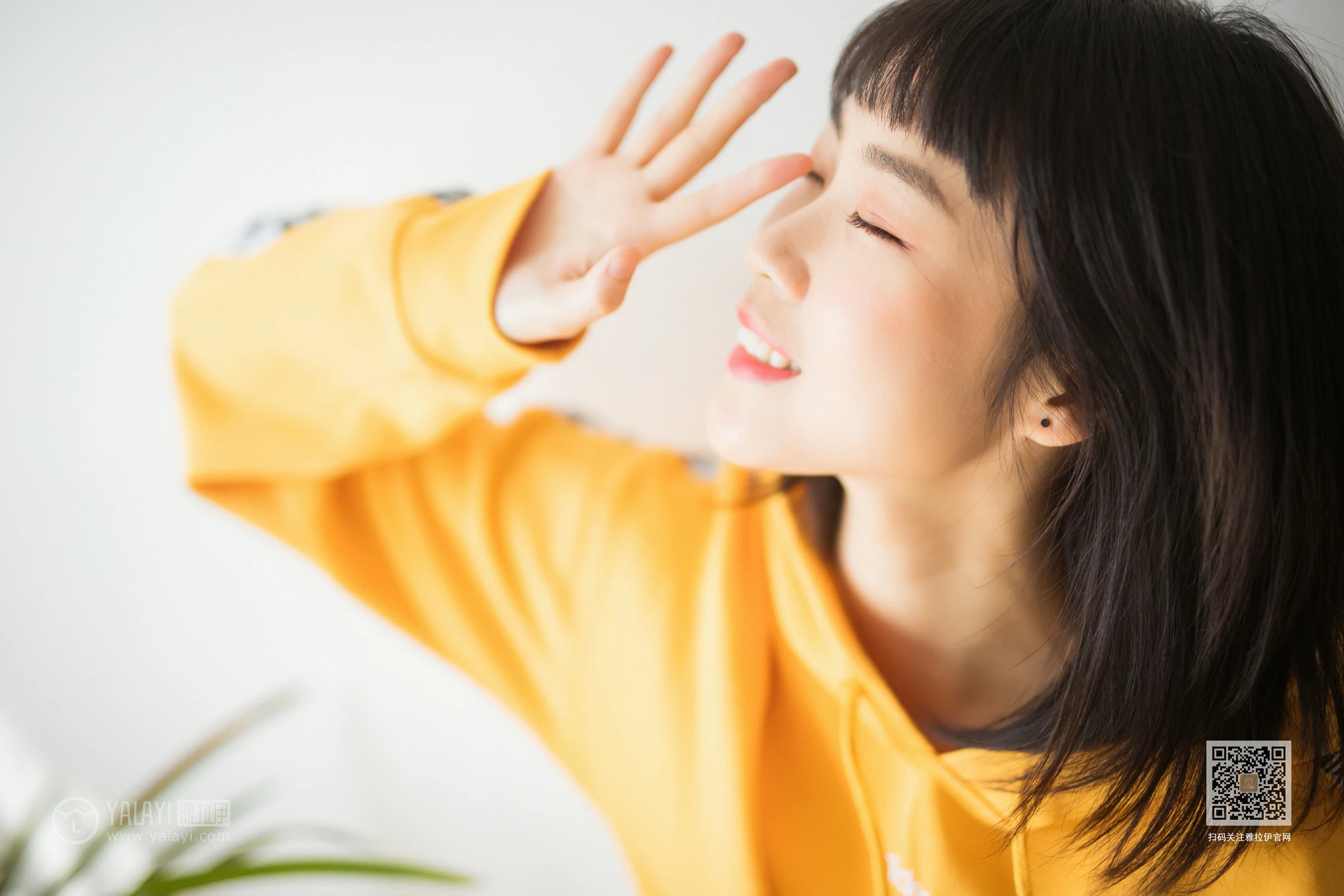 [YALAYI雅拉伊]Vol.528 缤纷阳光 粉粉 橙色卫衣加白色性感内衣私房写真集第6张