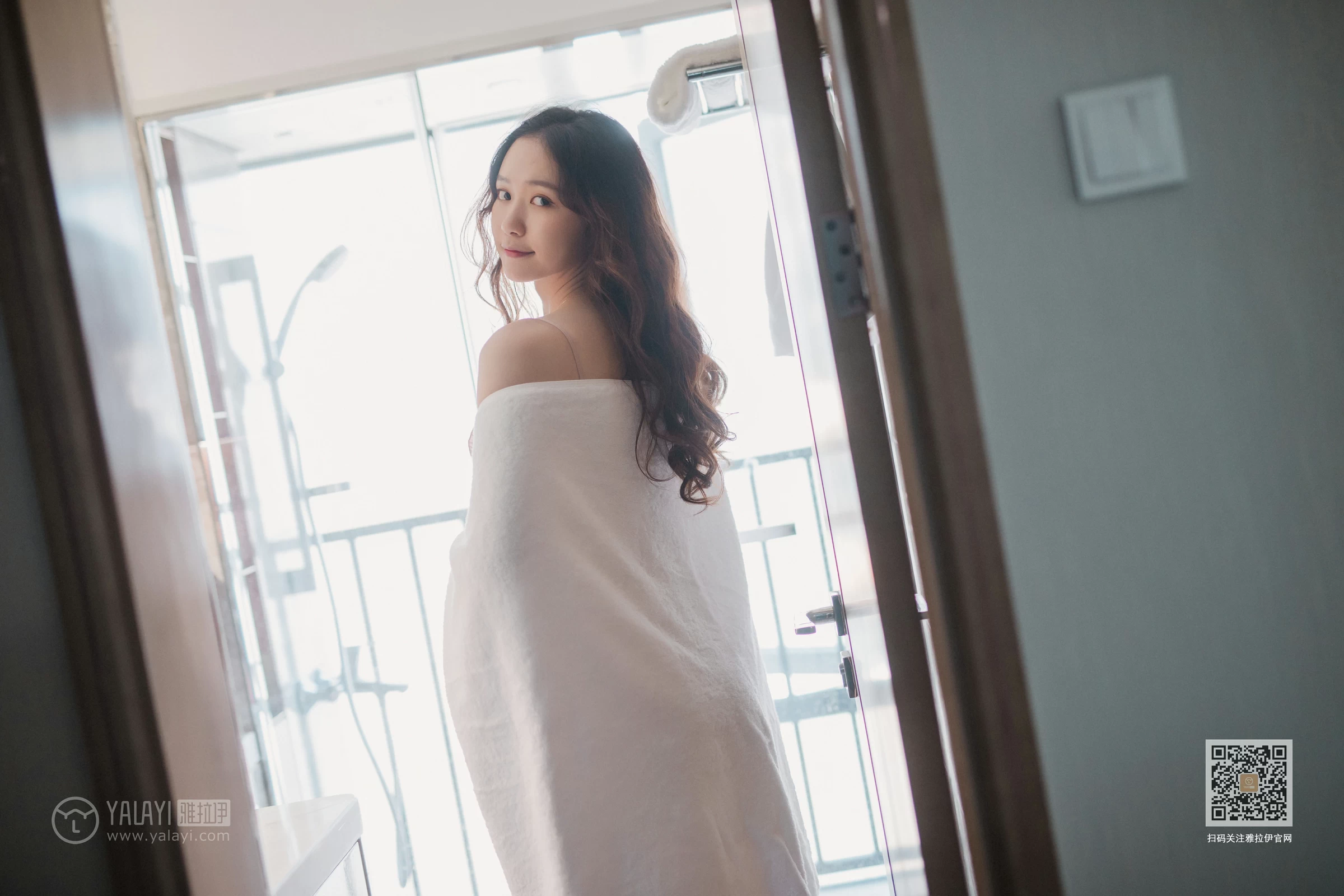 [YALAYI雅拉伊]Vol.549 粉红的午后 晓琳 粉色性感内衣居家私房写真集第1张