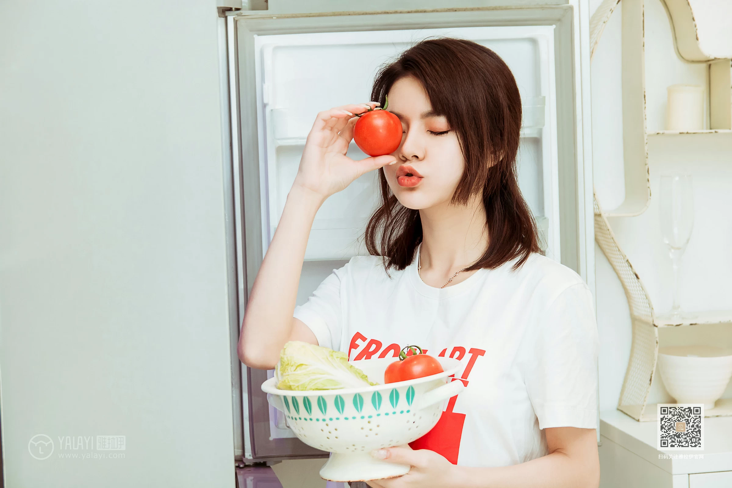 [YALAYI雅拉伊]Vol.554 蓉蓉的瘦身餐 白色短袖加白色蕾丝内裤性感私房写真集第13张