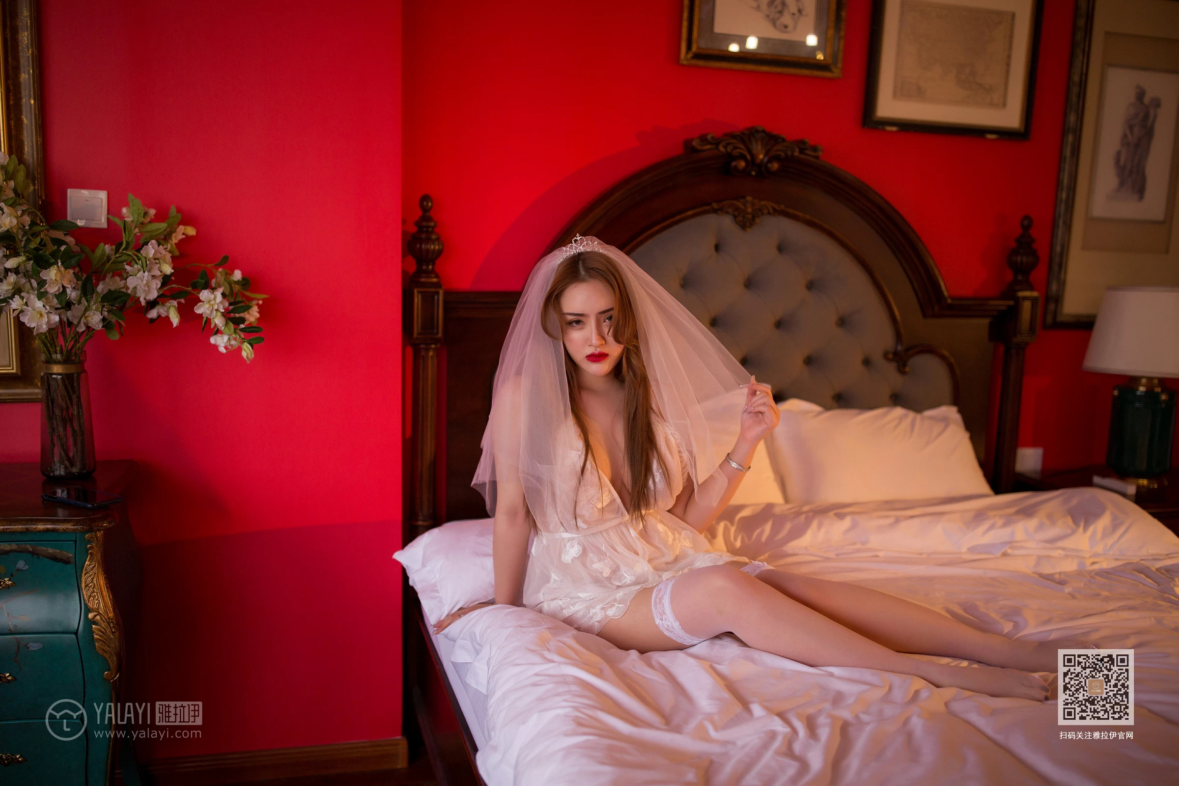 [YALAYI雅拉伊]Vol.555 专属新娘 芸夕 透视情趣婚纱加白色丝袜美腿玉足性感私房写真集第3张