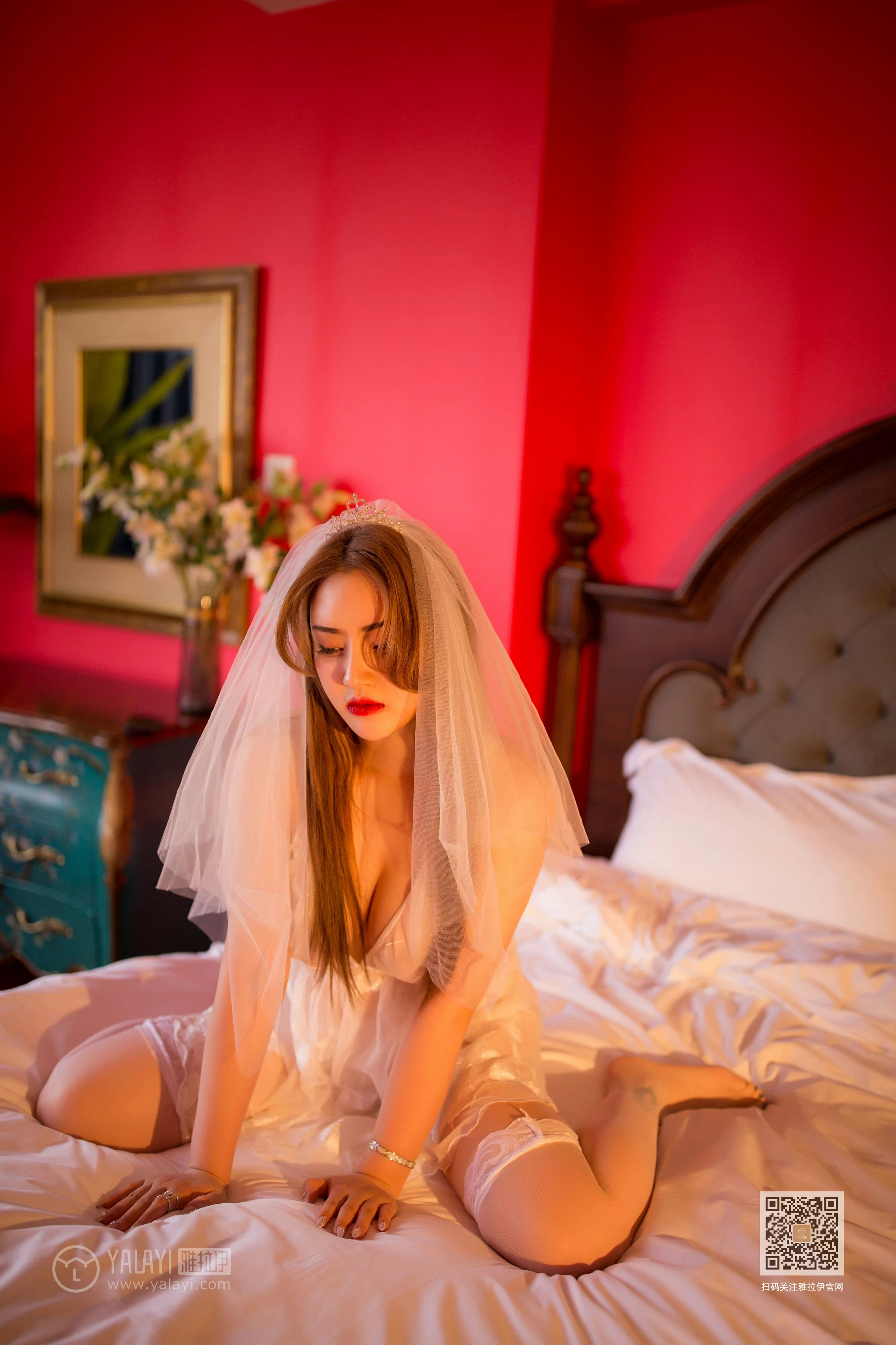 [YALAYI雅拉伊]Vol.555 专属新娘 芸夕 透视情趣婚纱加白色丝袜美腿玉足性感私房写真集第4张