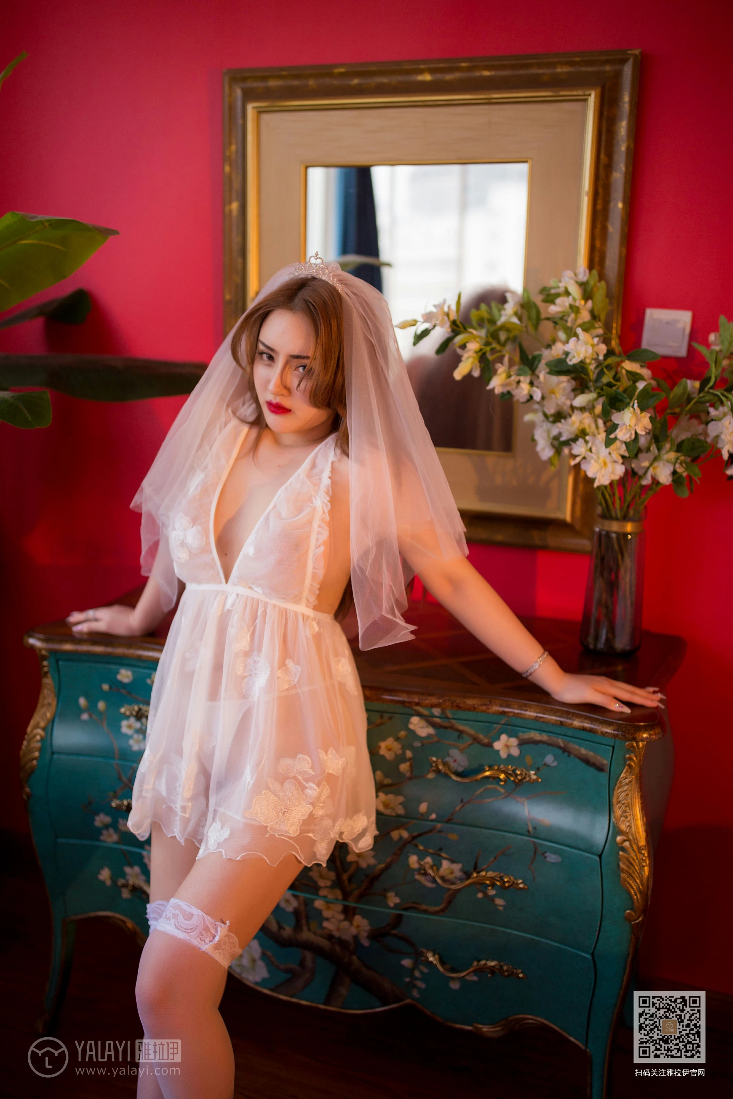 [YALAYI雅拉伊]Vol.555 专属新娘 芸夕 透视情趣婚纱加白色丝袜美腿玉足性感私房写真集第9张