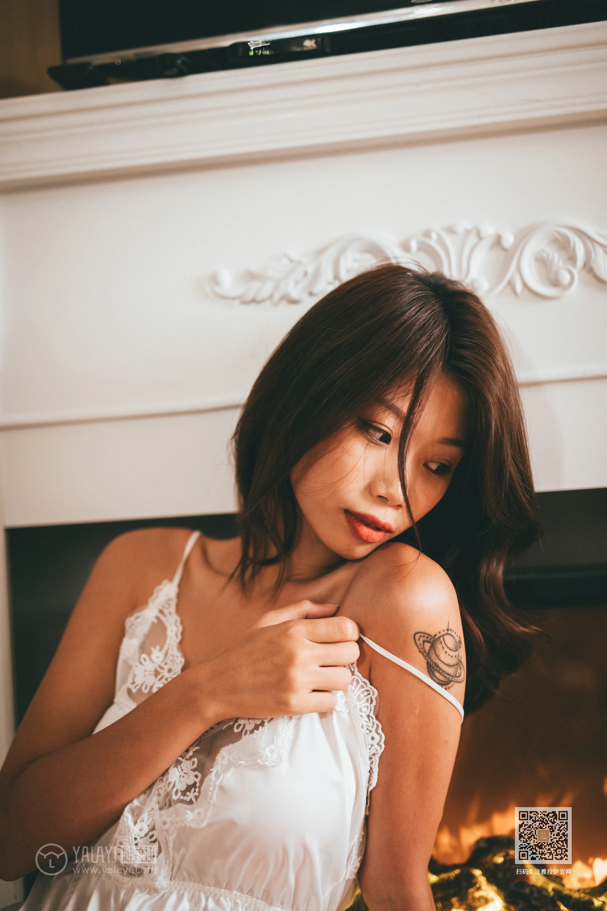 [YALAYI雅拉伊]Vol.561 篝火女郎 静初 白色透视蕾丝睡衣性感私房写真集第14张