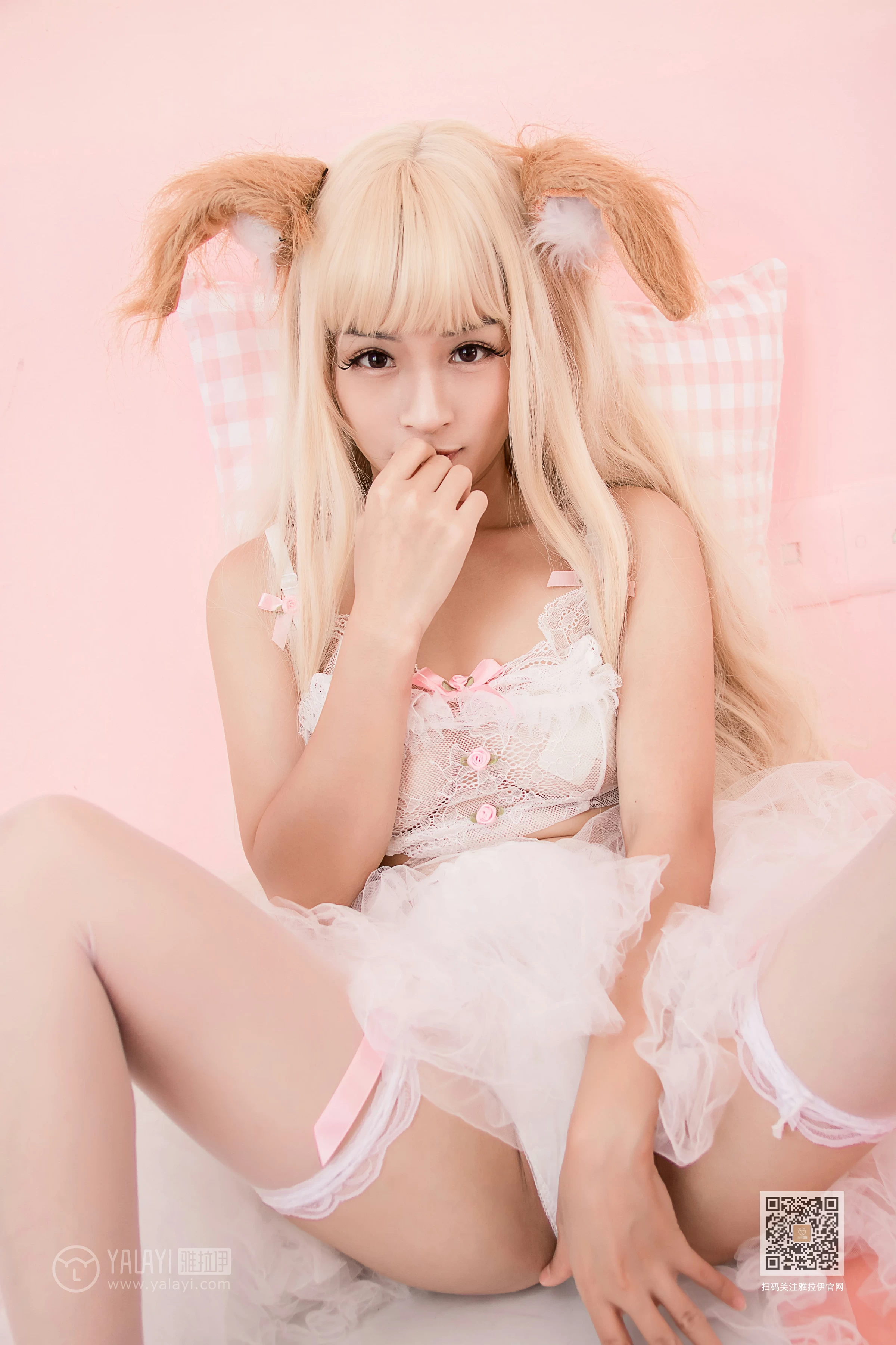 [YALAYI雅拉伊]Vol.562 二代妖精 艾丽 粉色透视情趣内衣加粉色丝袜美腿性感私房写真集第11张