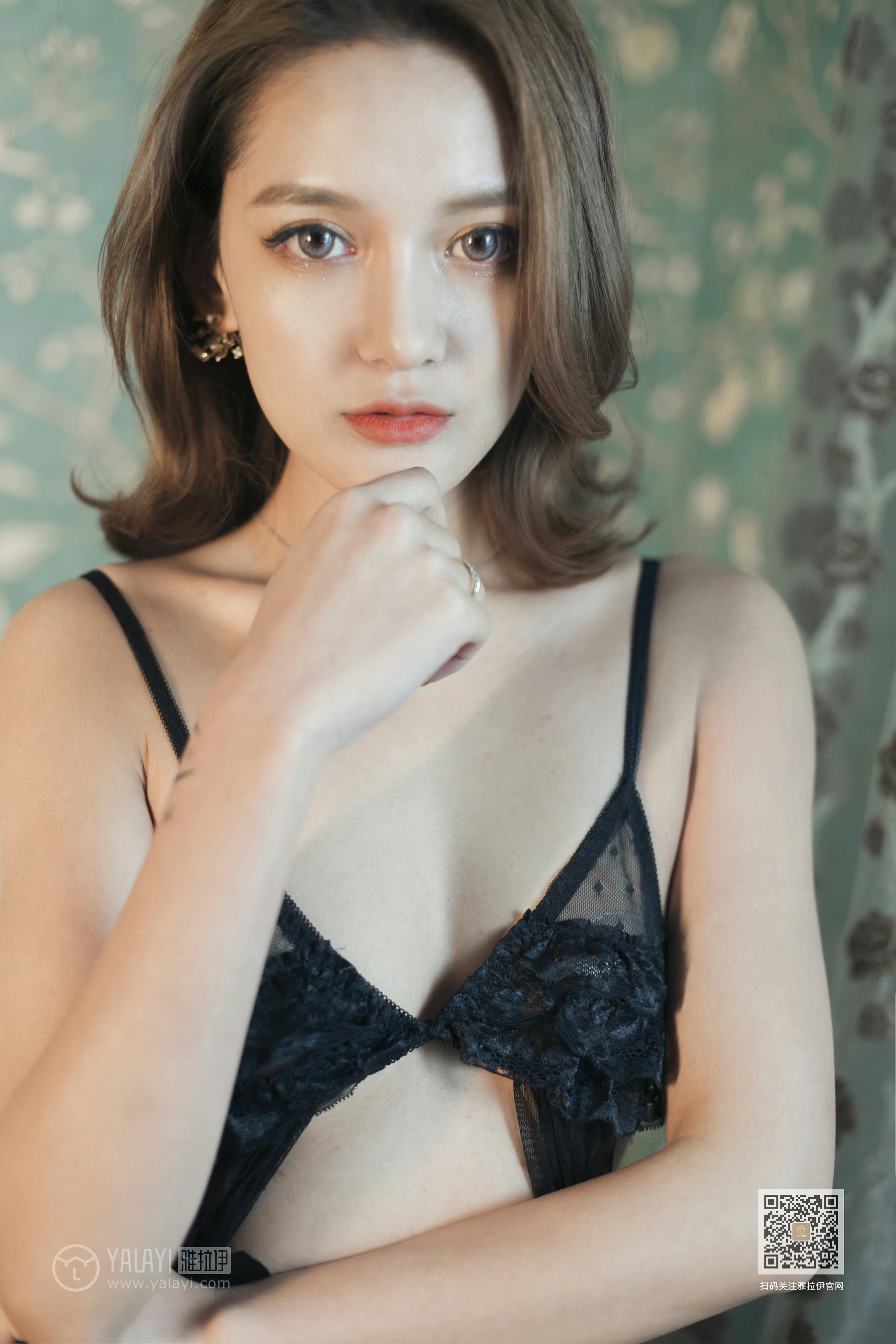 [YALAYI雅拉伊]Vol.569 丝之惑 刘子炀 黑色透视情趣内衣加黑丝美腿性感私房写真集第7张