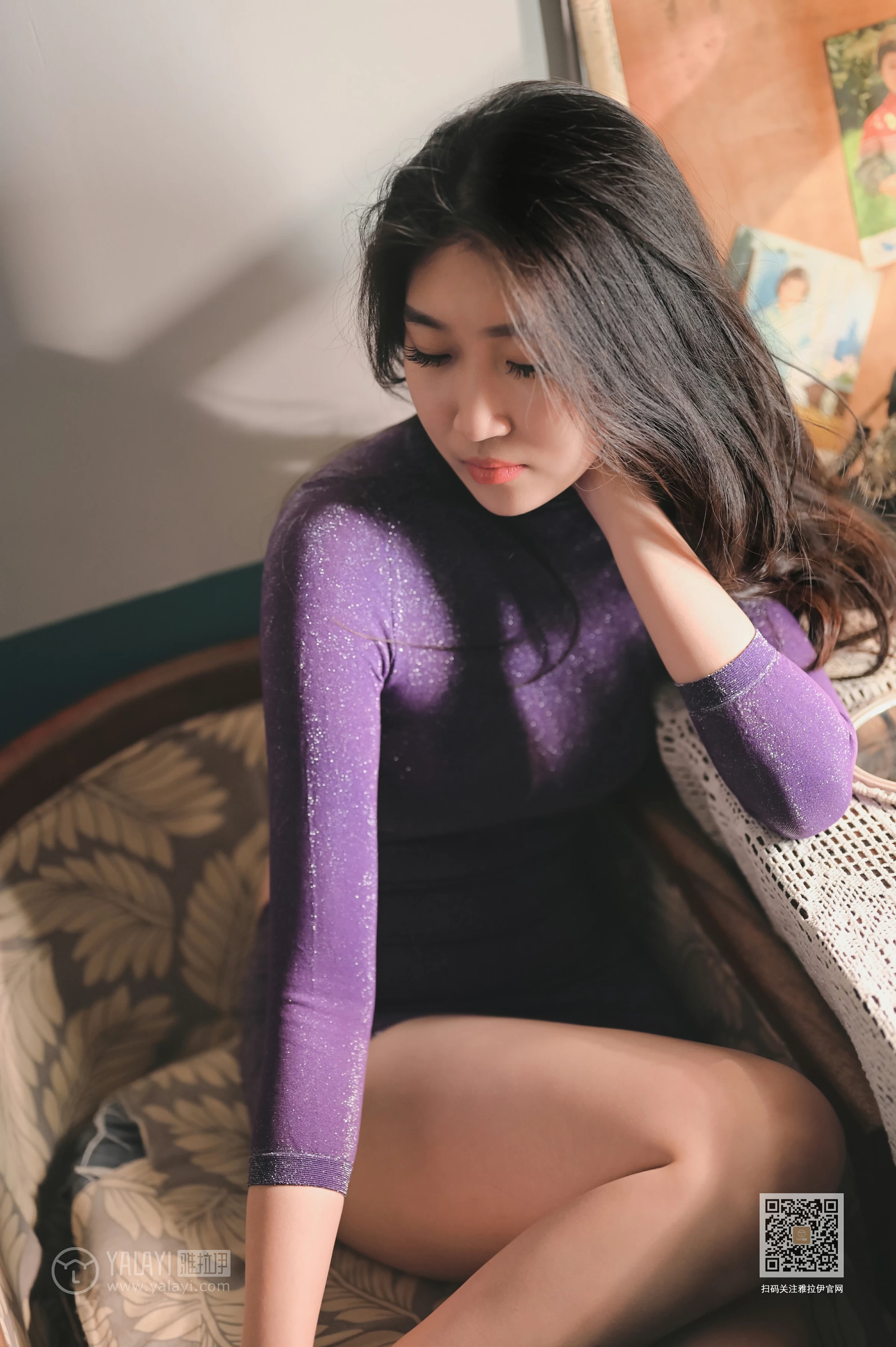 [YALAYI雅拉伊]Vol.583 那一片浓情 玫瑰 紫色紧身裸背连衣裙性感私房写真集第3张