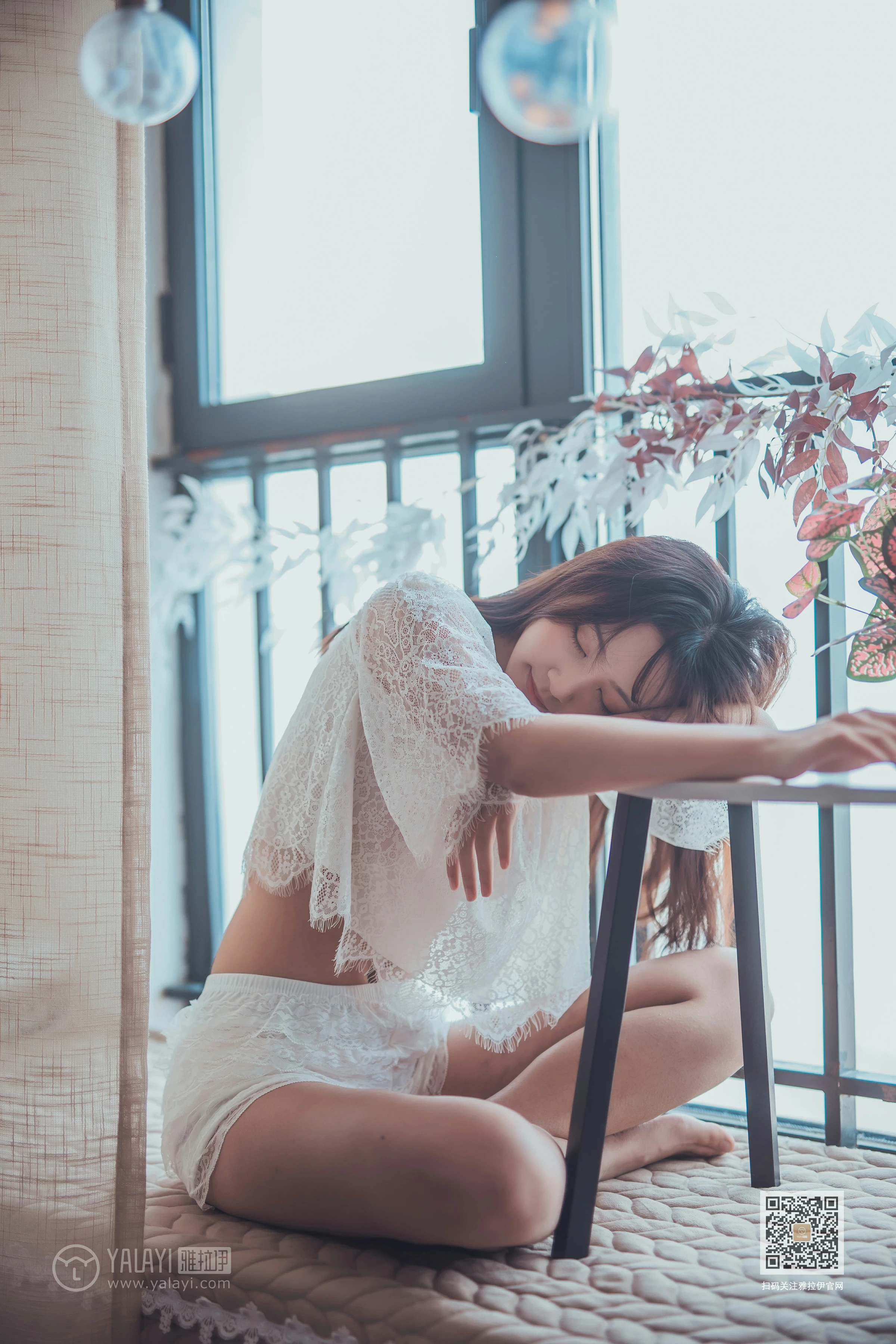 [YALAYI雅拉伊]Vol.588 清水有毒 唐芯 白色透视镂空上衣加短裤性感私房写真集第3张
